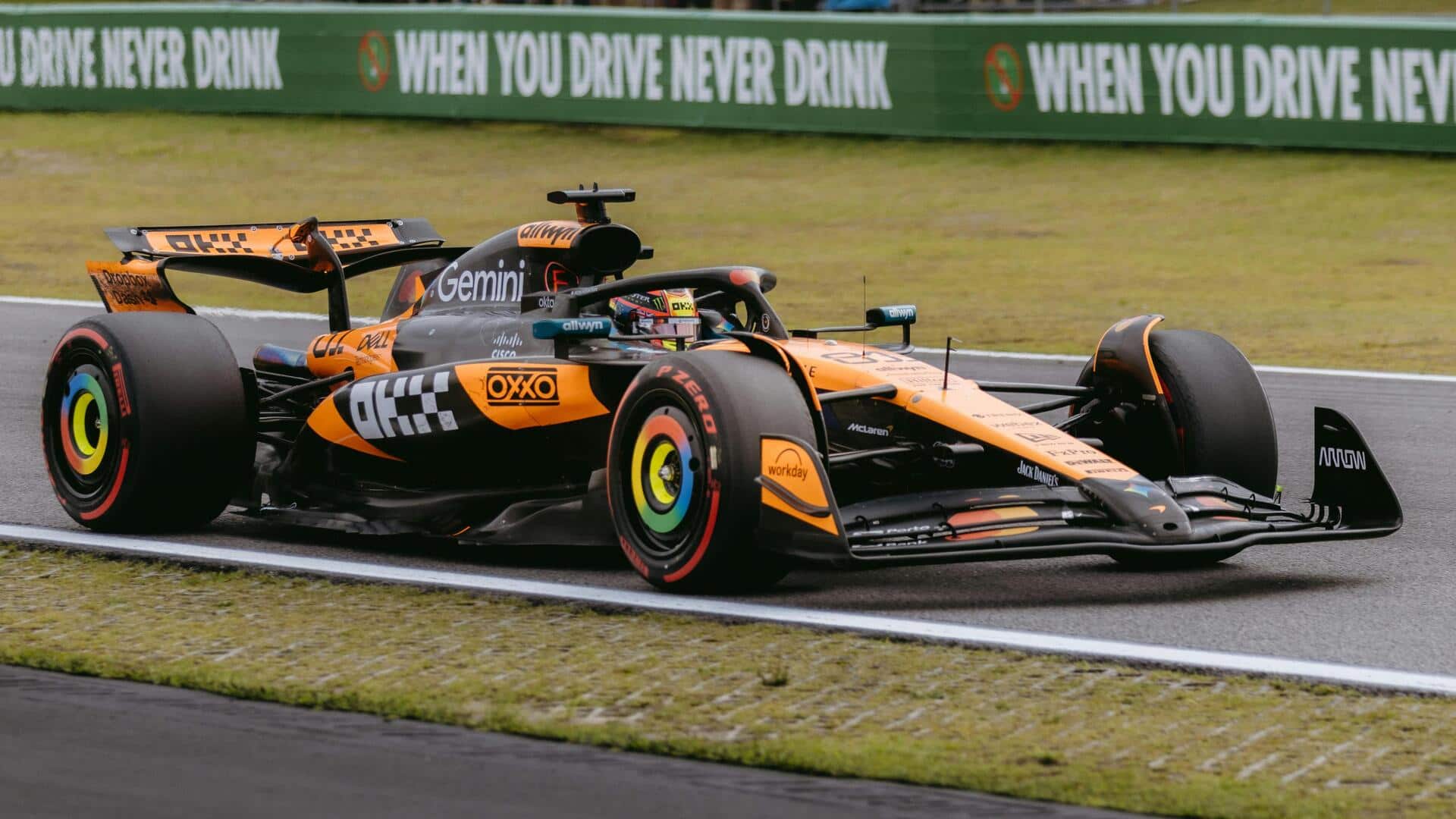 Alasan di balik penggunaan kemudi lepas cepat pada mobil balap