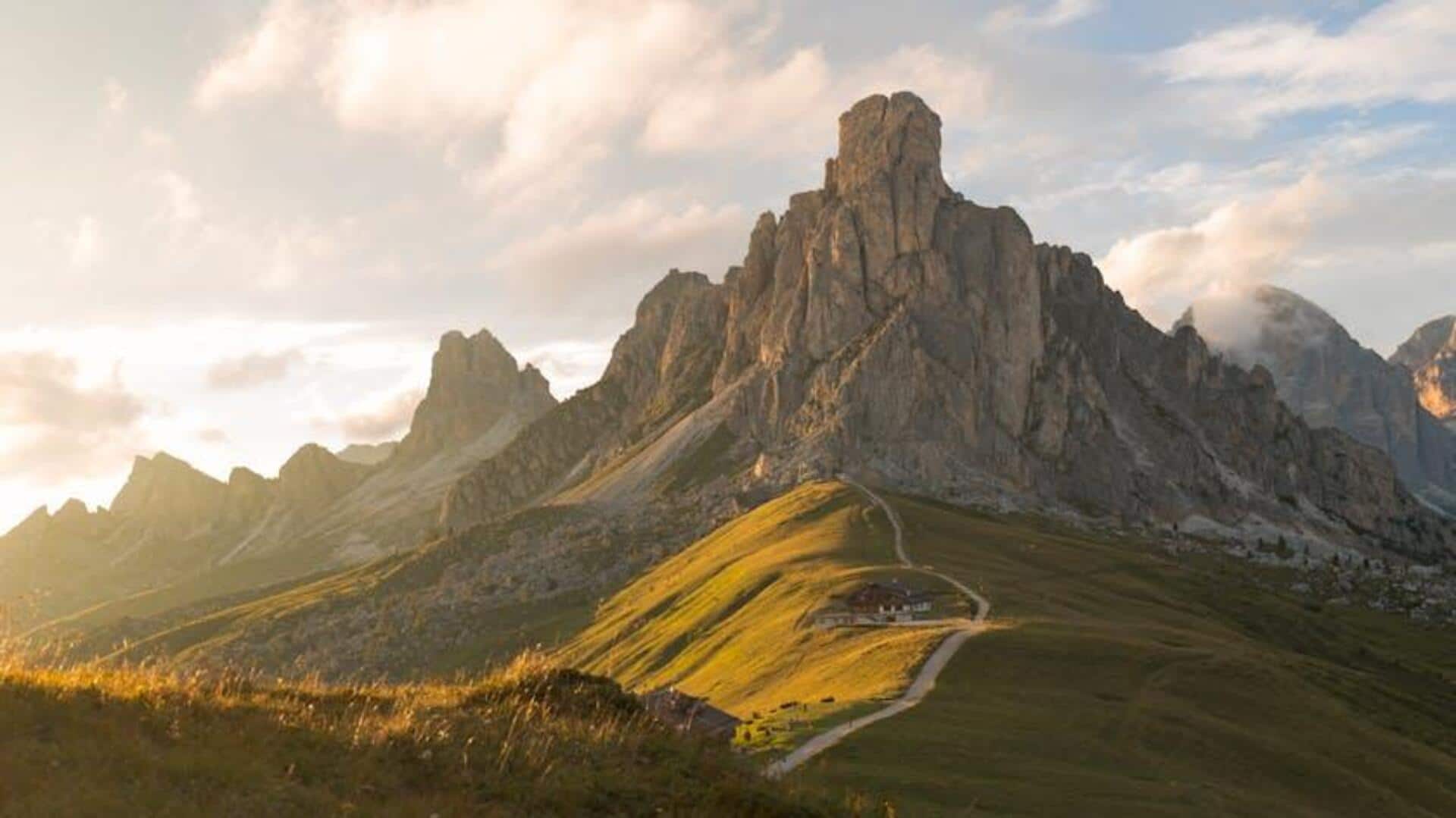 Jalan-Jalan Indah di Dolomites, Italia Jalan-Jalan Indah di Dolomites, Italia