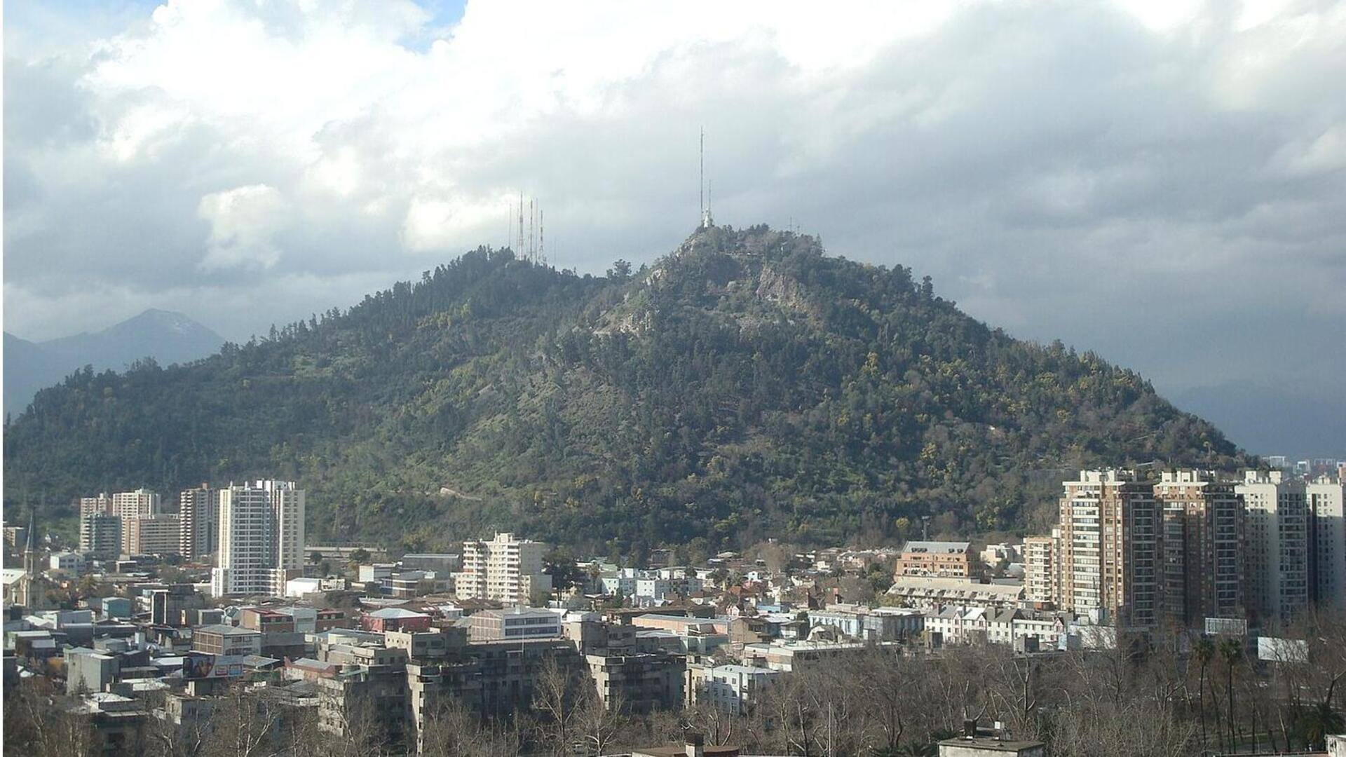 Menemukan Rahasia Tersembunyi Santiago: Taman Cerro San Cristobal