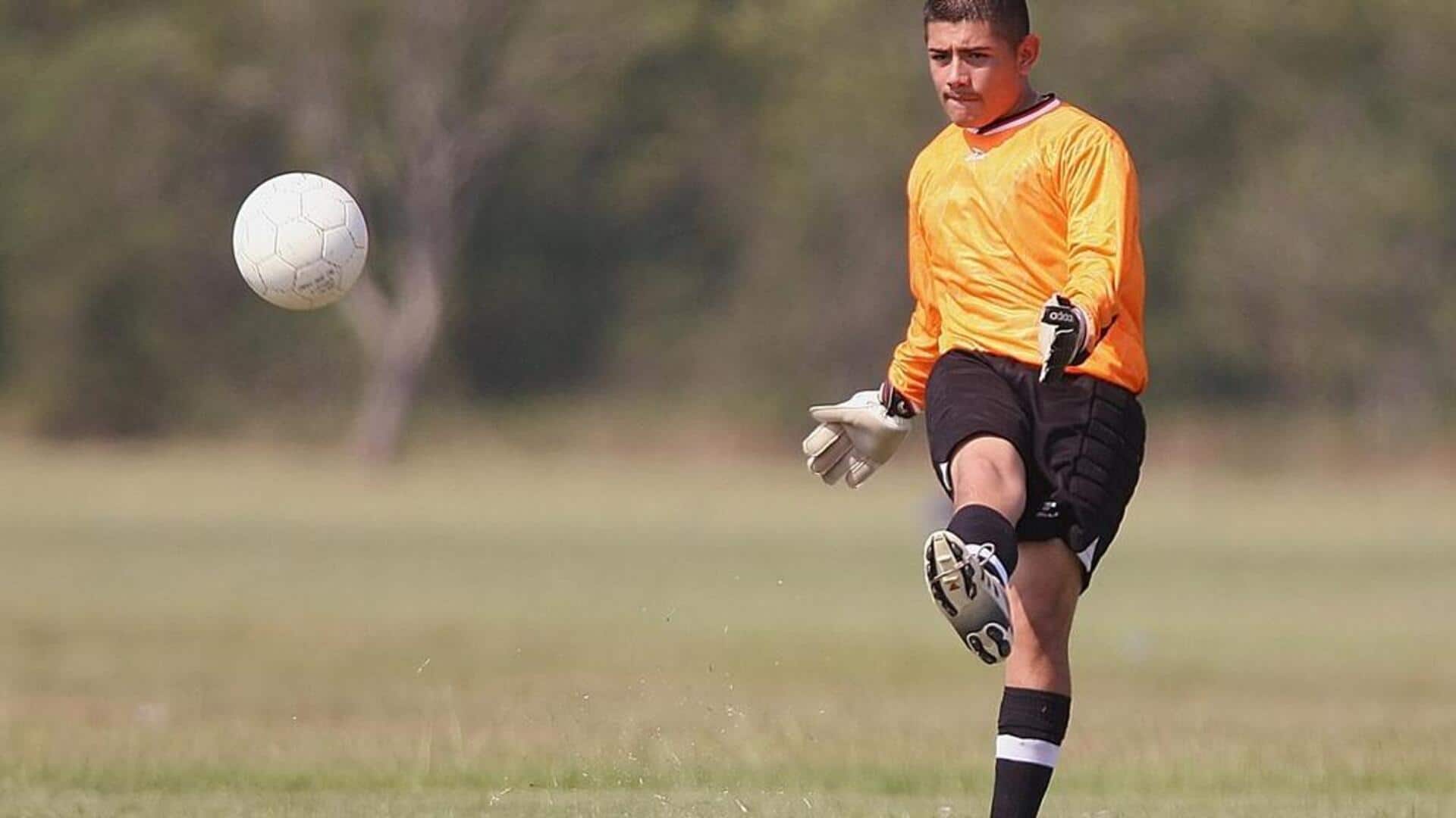 Asal-usul sepak bola: Mengapa penggunaan tangan dilarang?