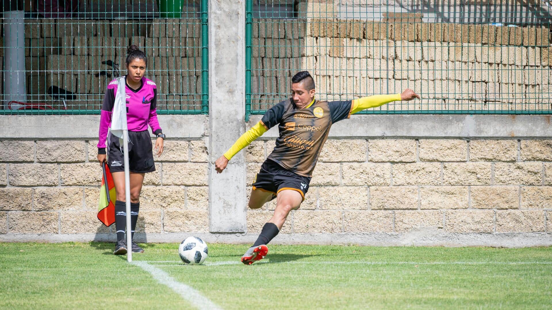 Apa arti 'Corner' dalam sepak bola?
