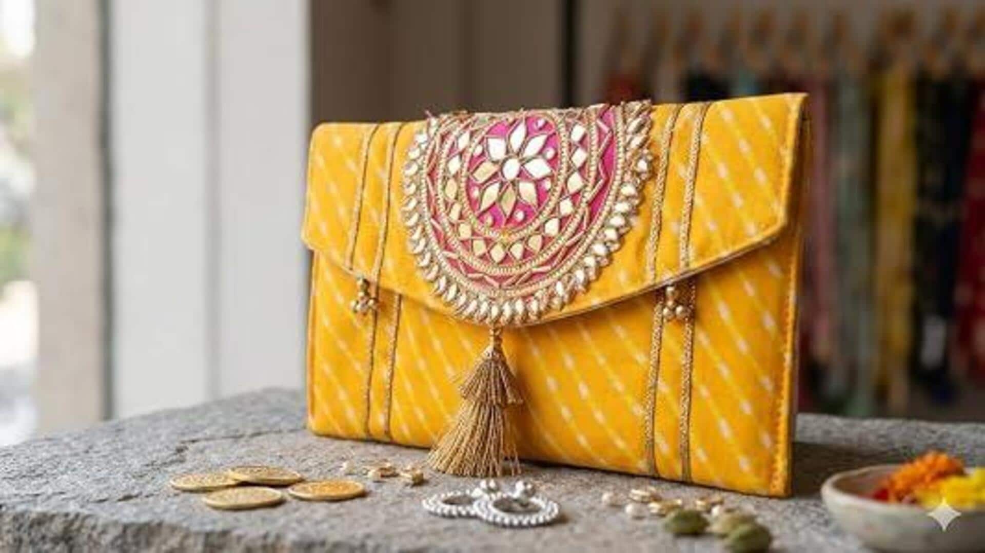 Aksesori kuning mencerahkan lemari pakaian India