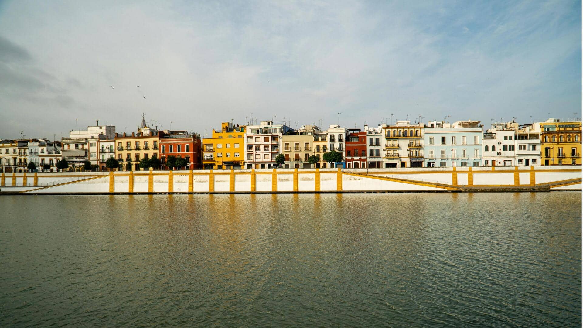 Menjelajahi Distrik Bersejarah Sevilla dan Temukan Tempat Flamenco Tersembunyi