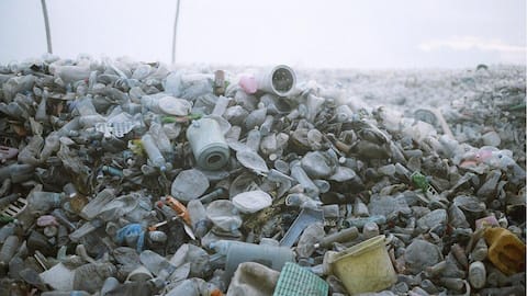 Metode Inovatif Mengubah Limbah Plastik Jadi Energi Bersih