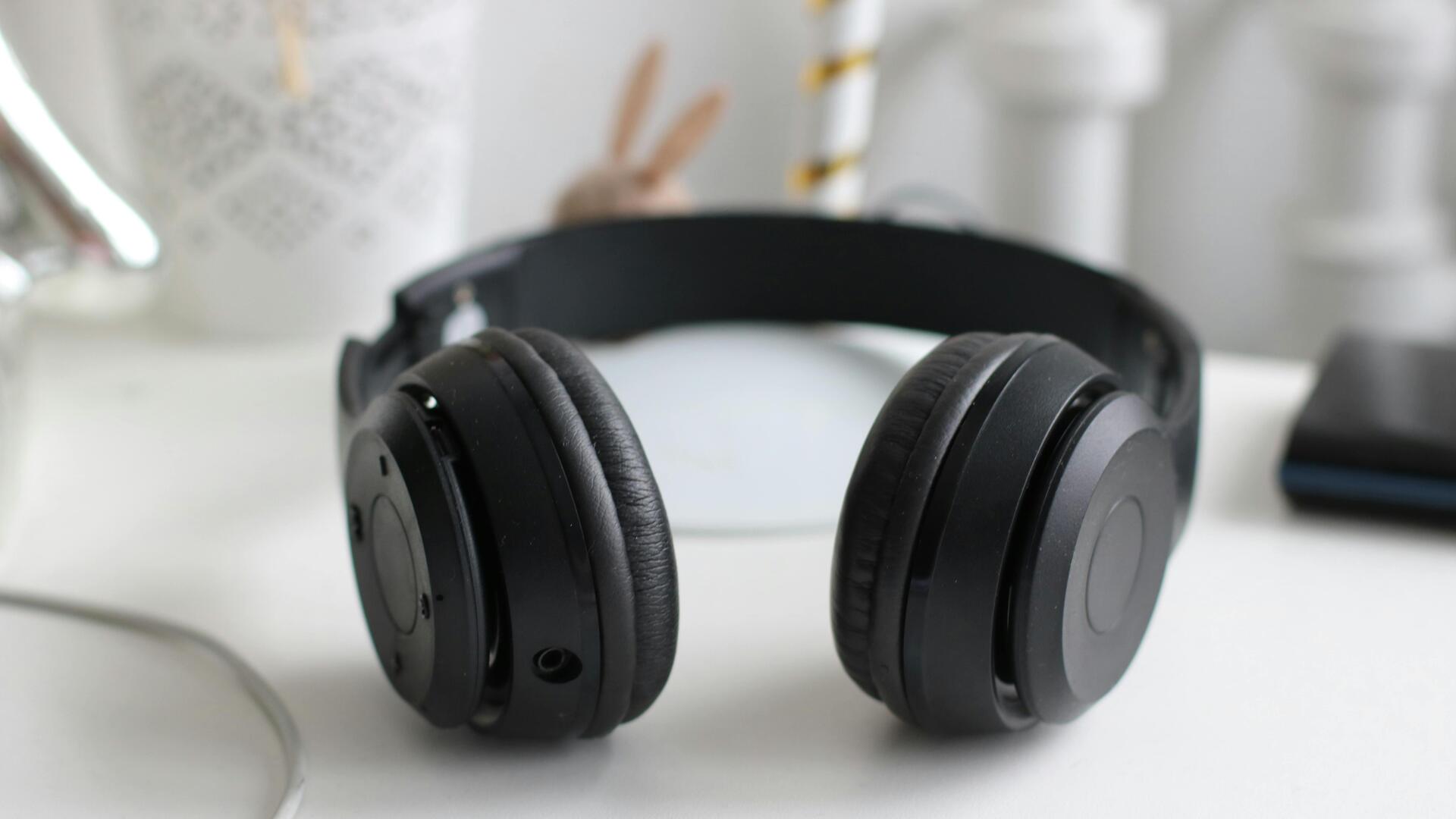 Cara membersihkan headphone untuk kualitas suara optimal