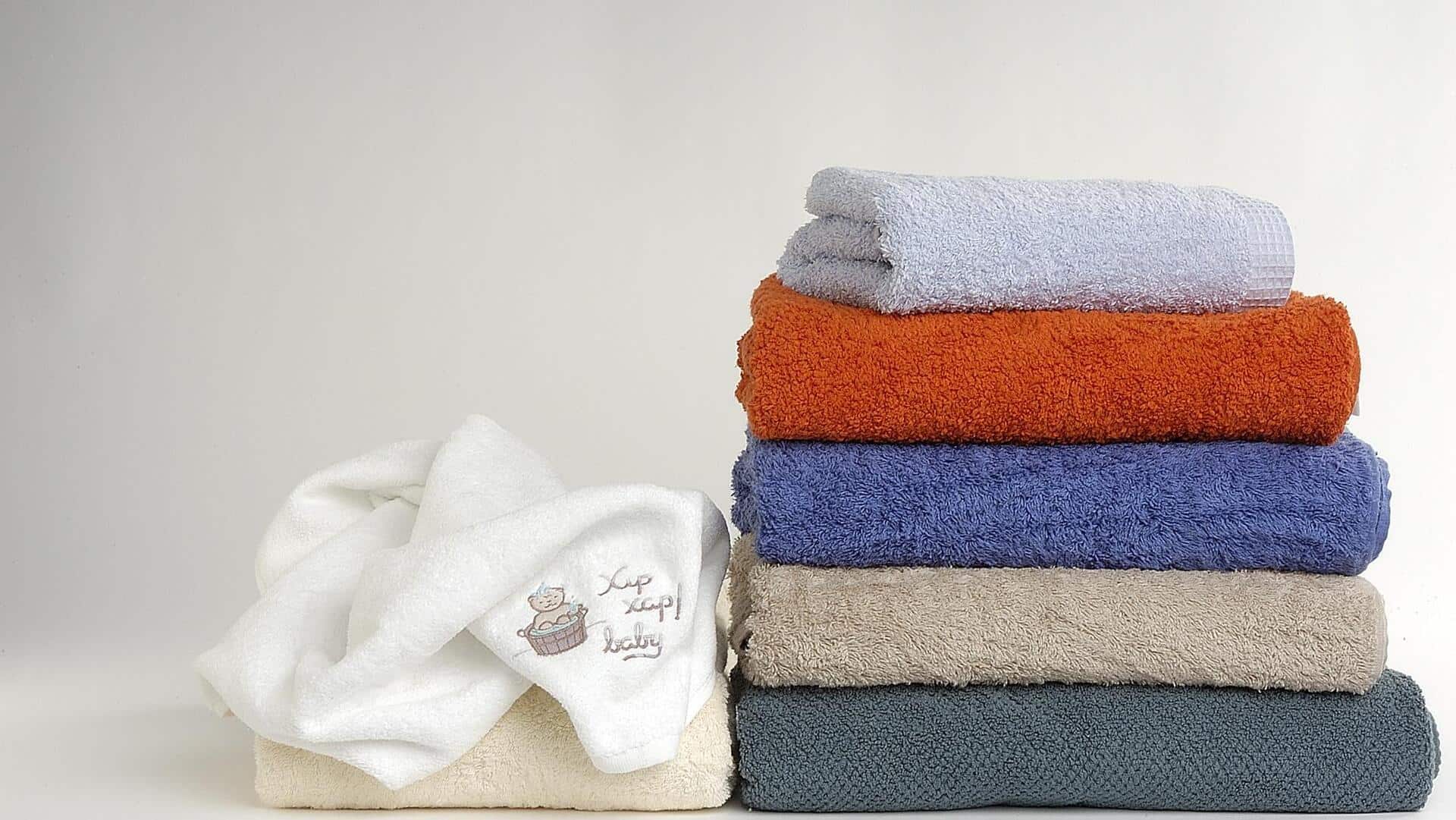 Kembalikan warna handuk yang memudar dengan perasan lemon