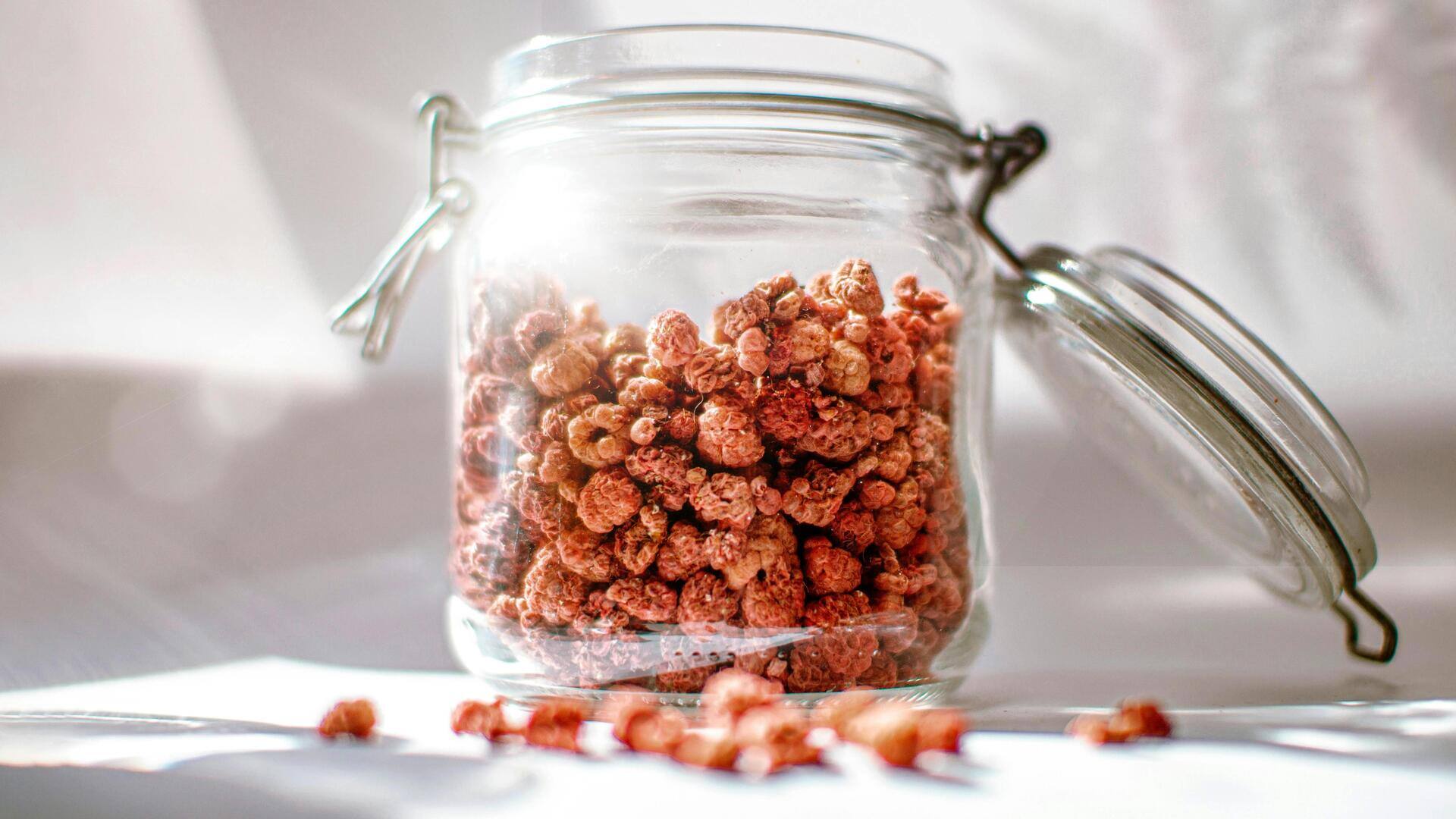 Cara cerdas menyimpan makanan kering dalam toples kaca kedap udara