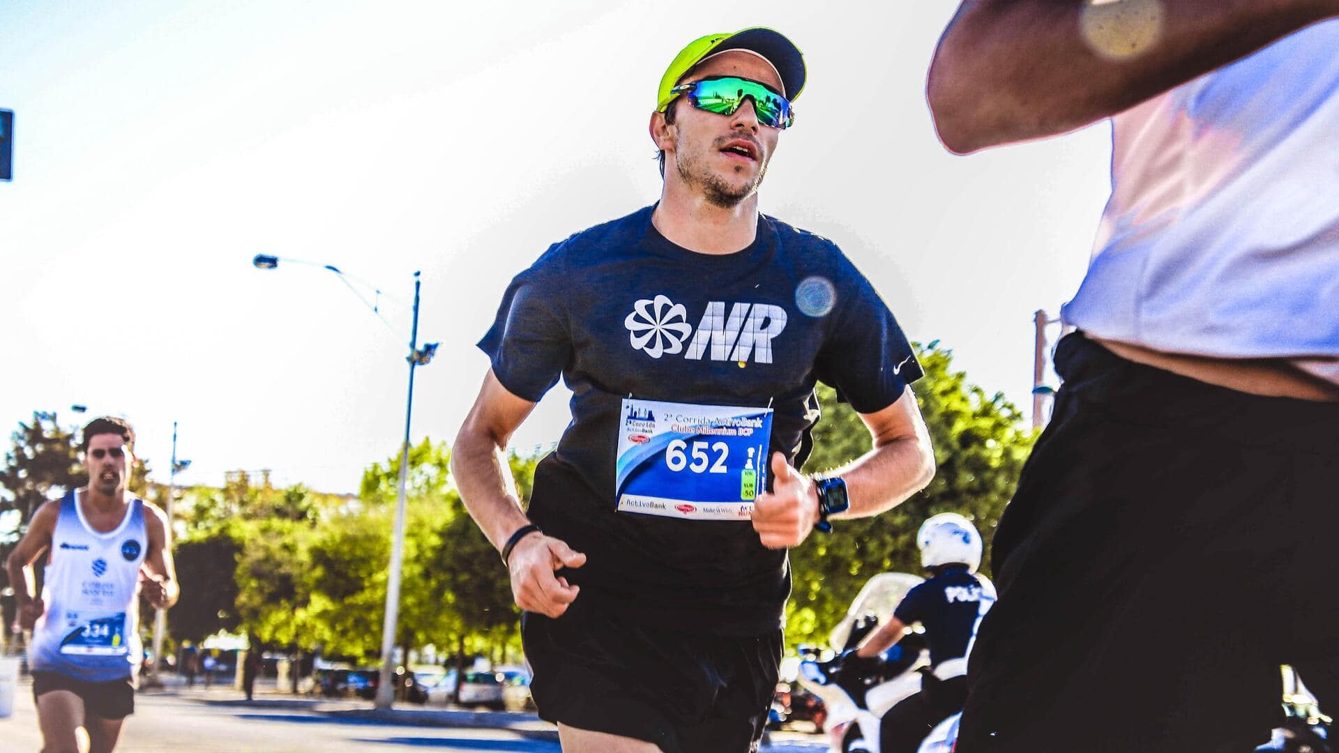 Mengapa ada kendaraan pendukung dalam maraton?