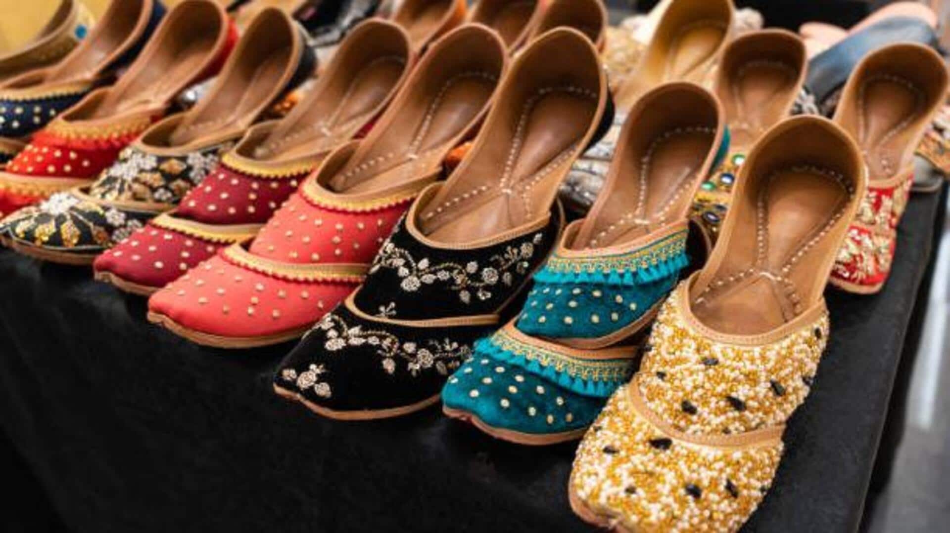 Sepatu fusion wajib untuk perayaan musim hujan di India
