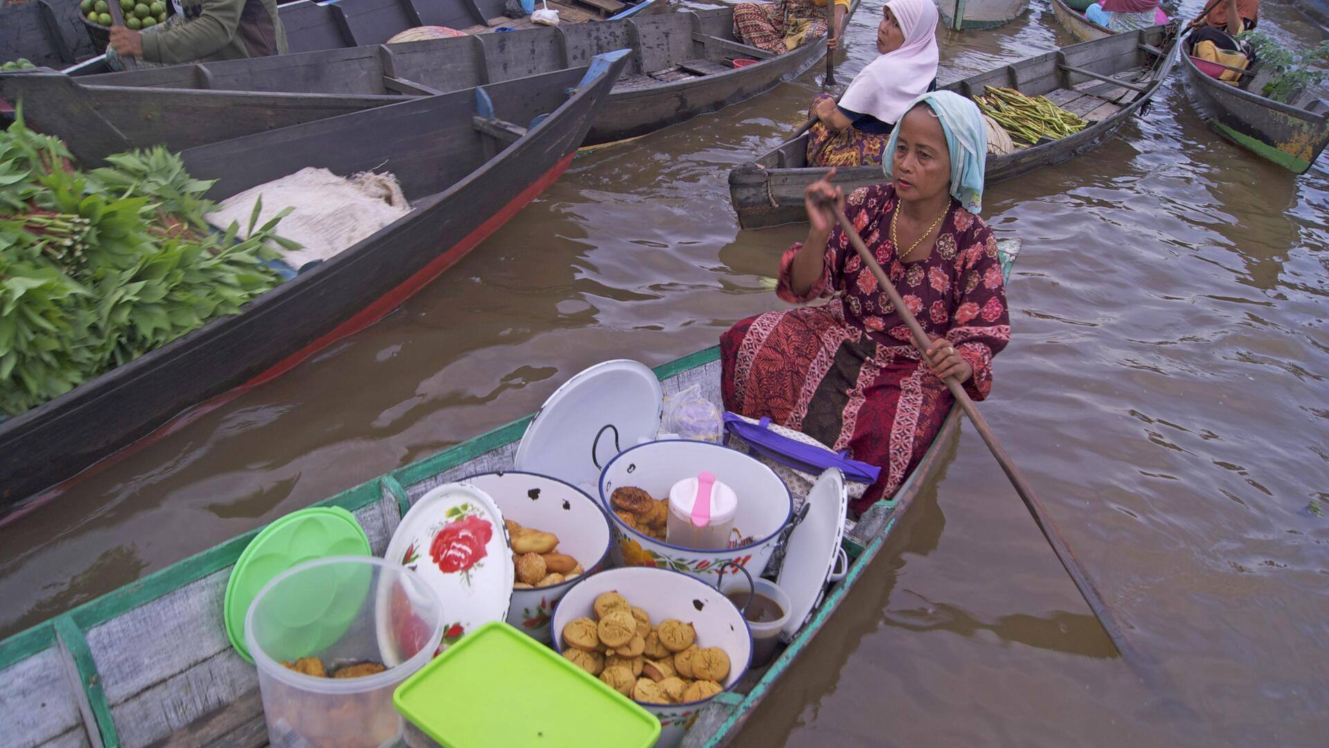 Pasar terapung di Indonesia yang menakjubkan Pasar terapung di Indonesia yang menakjubkan