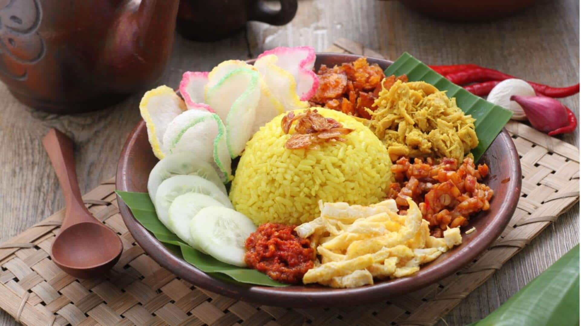 Hidangan Nasi Berwarna dengan Sentuhan Kunyit 
