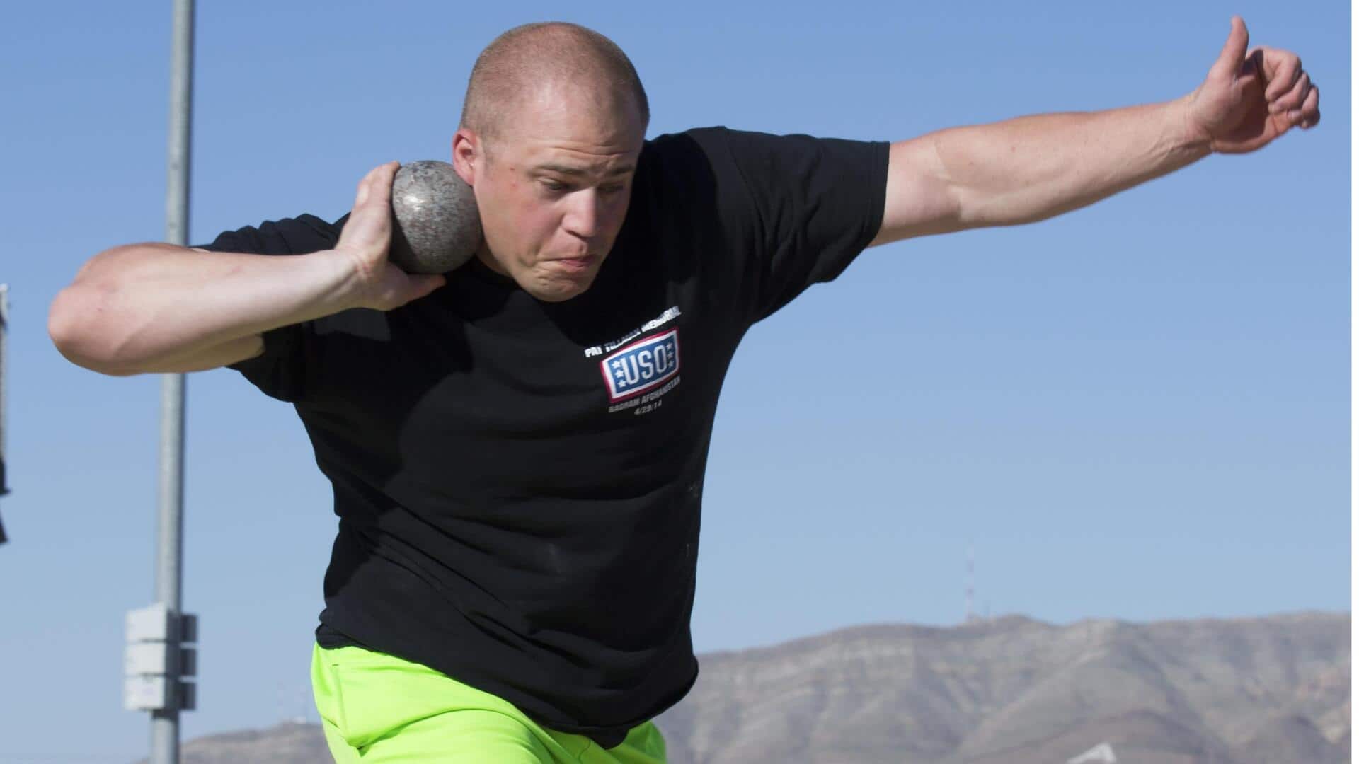 Mengapa atlet tolak peluru menggunakan bubuk sebelum melempar?