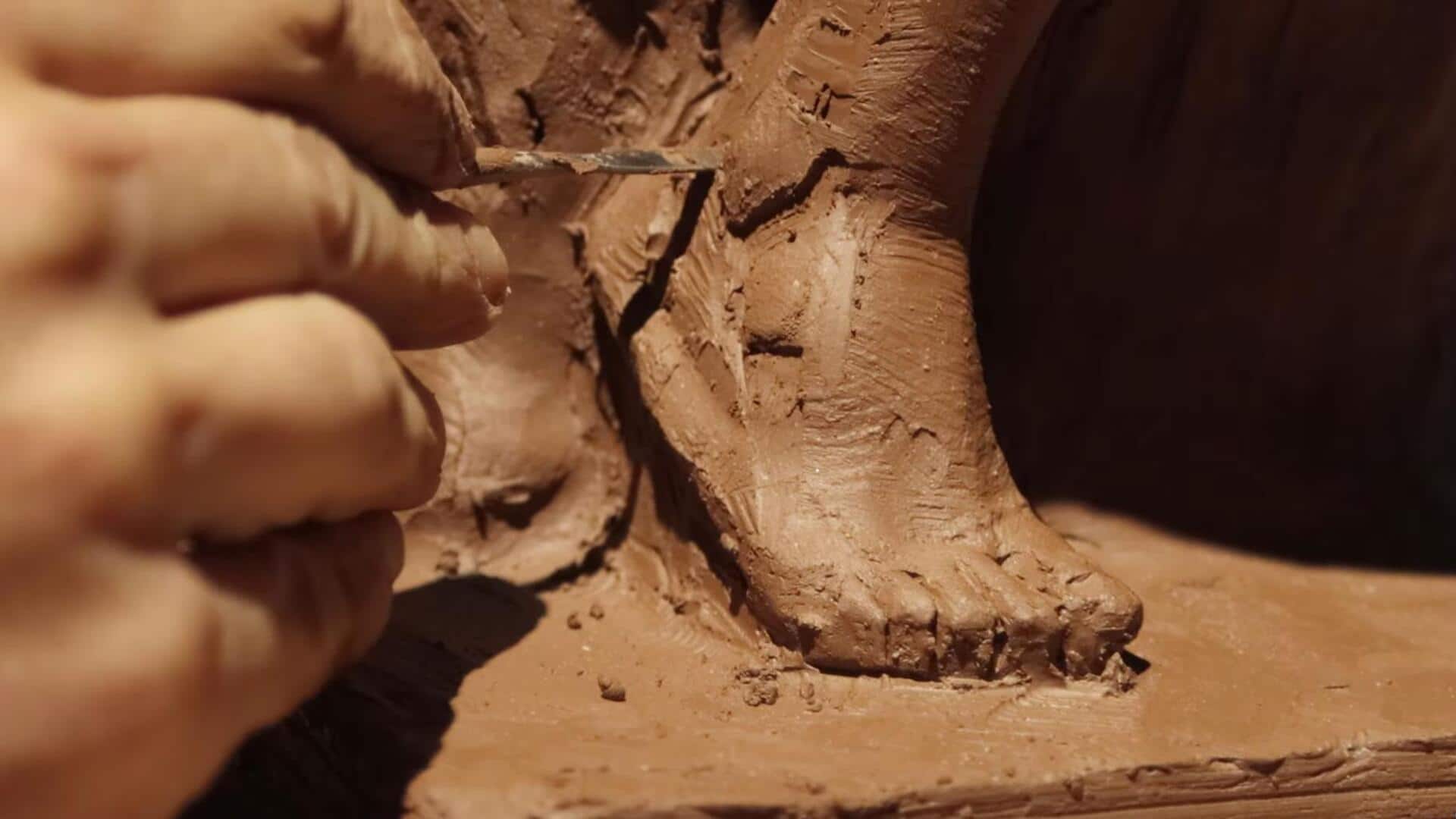 Lima Teknik Unik untuk Memperhalus Detail Patung Terakota