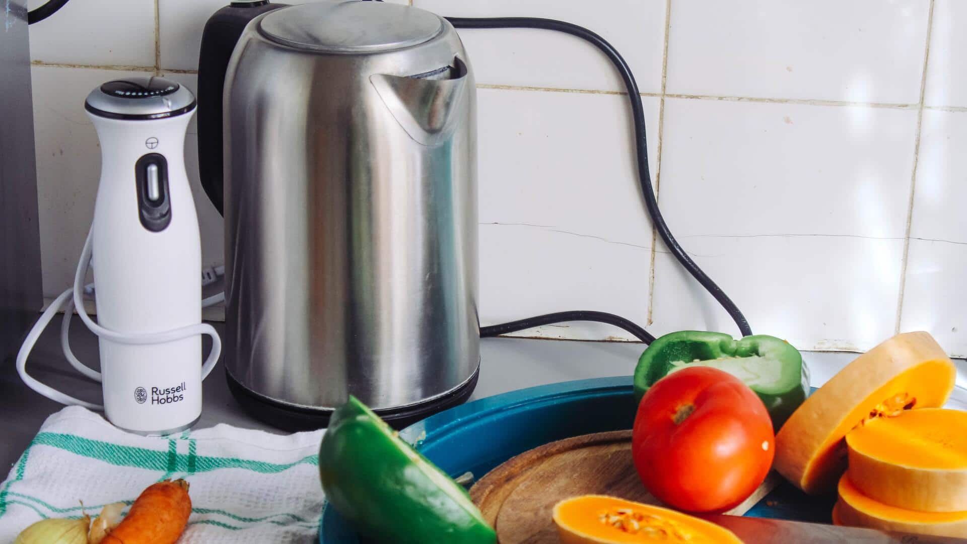 Tip mengurai kabel dapur yang kusut