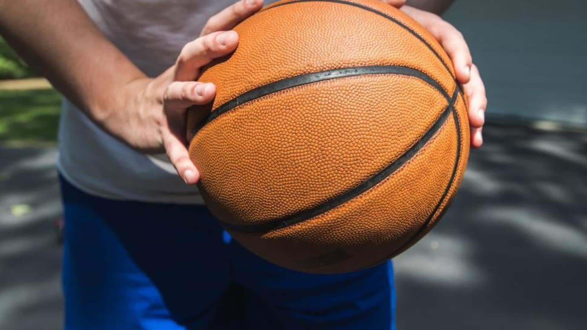Mengapa bola basket kempes memengaruhi dinamika permainan? Mengapa bola basket kempes memengaruhi dinamika permainan?