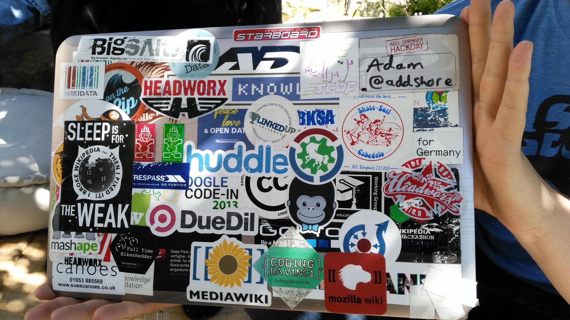 Lima cara mudah menghilangkan sisa stiker yang membandel