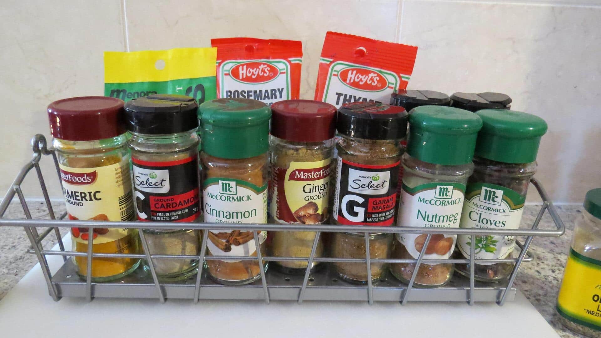 Cara cerdas mengatur rempah dan bumbu dapur