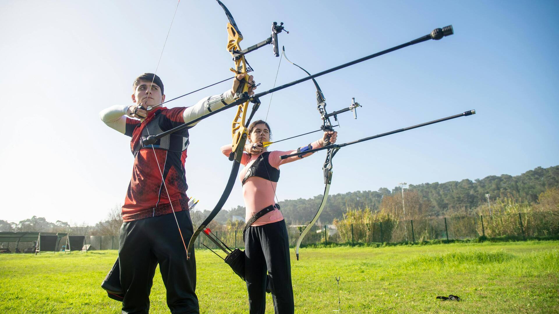 Mengapa keheningan penonton penting dalam kompetisi panahan?