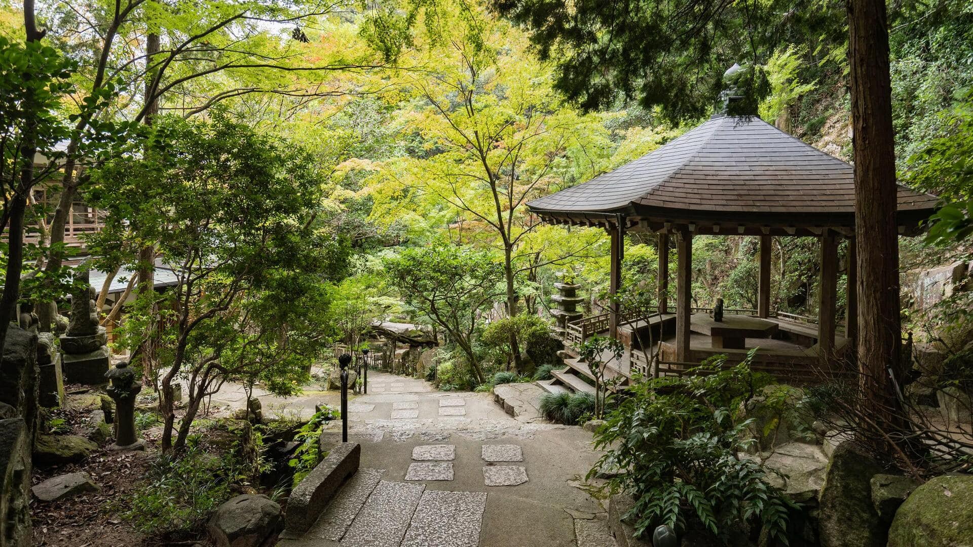 Lima Taman Zen Yang Tenang Di Hiroshima