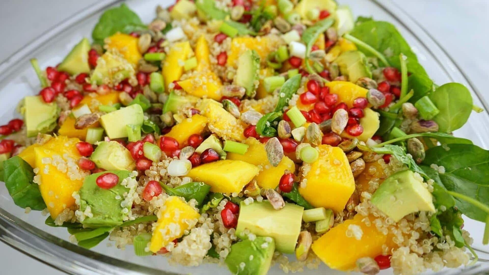 Hidangan quinoa-mangga yang kaya akan protein 