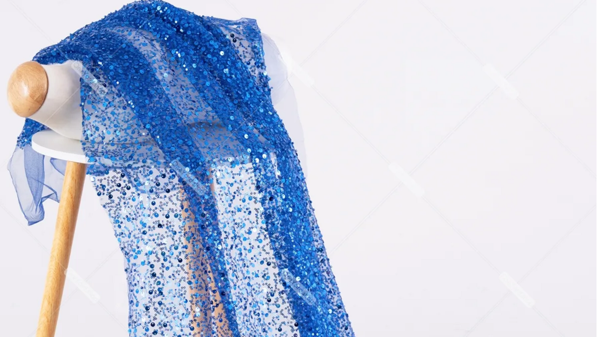 Lima cara memadukan atasan jaring manik untuk pesta musim dingin di India