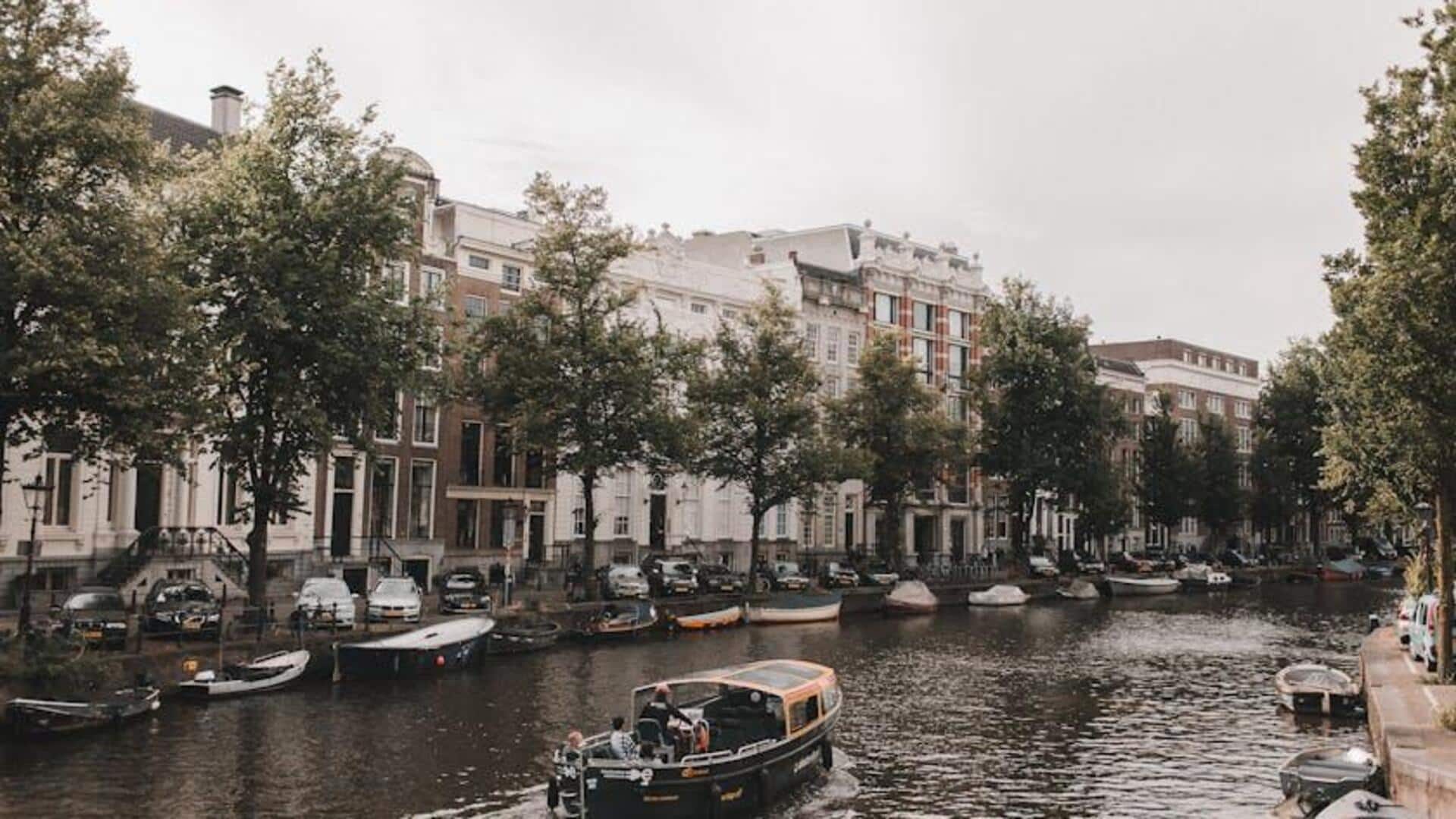 Menjelajahi Kanal-kanal Amsterdam dengan Perahu Ramah Lingkungan Menjelajahi Kanal-kanal Amsterdam dengan Perahu Ramah Lingkungan