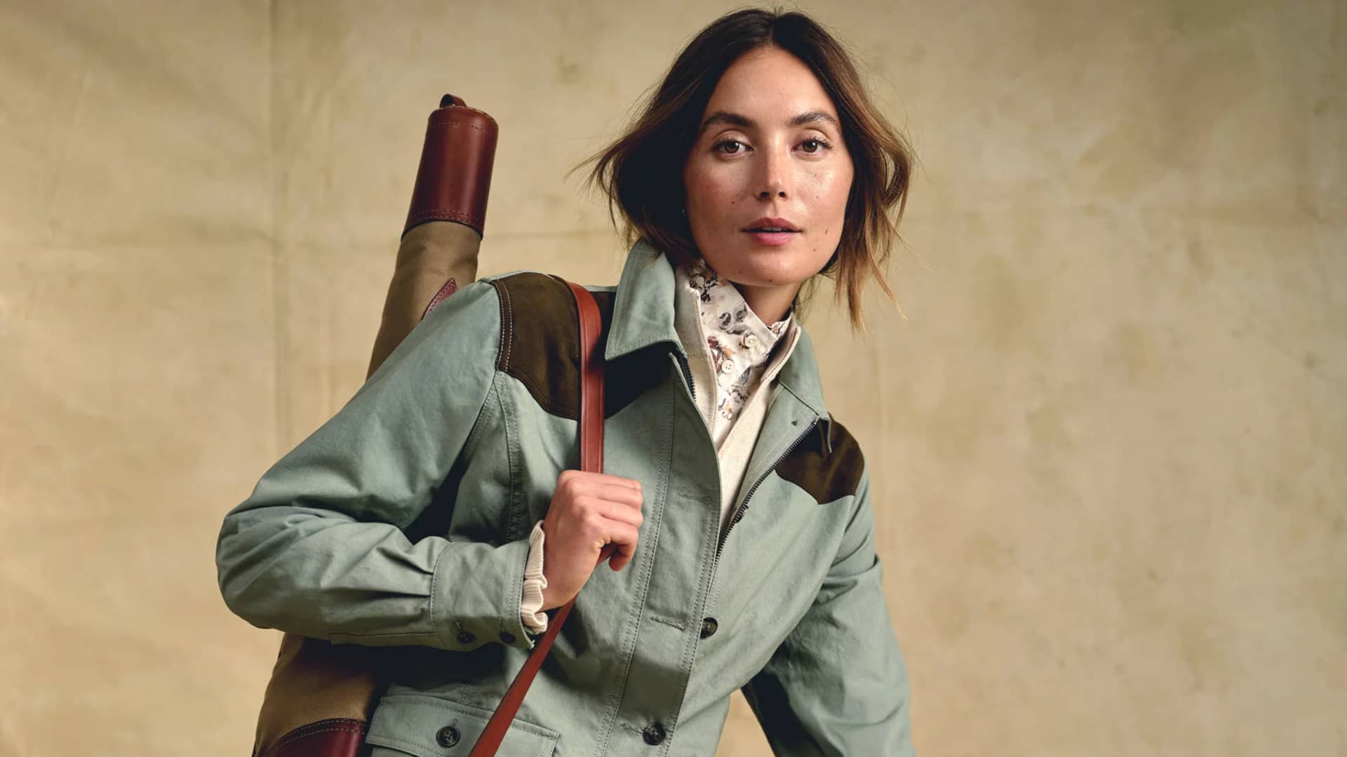 Lima cara elegan memakai jaket katun bercetak di musim dingin