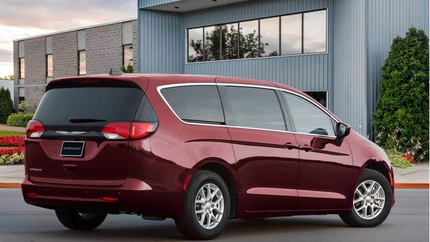Minivan ini ditawarkan dalam lima pilihan warna Minivan ini ditawarkan dalam lima pilihan warna