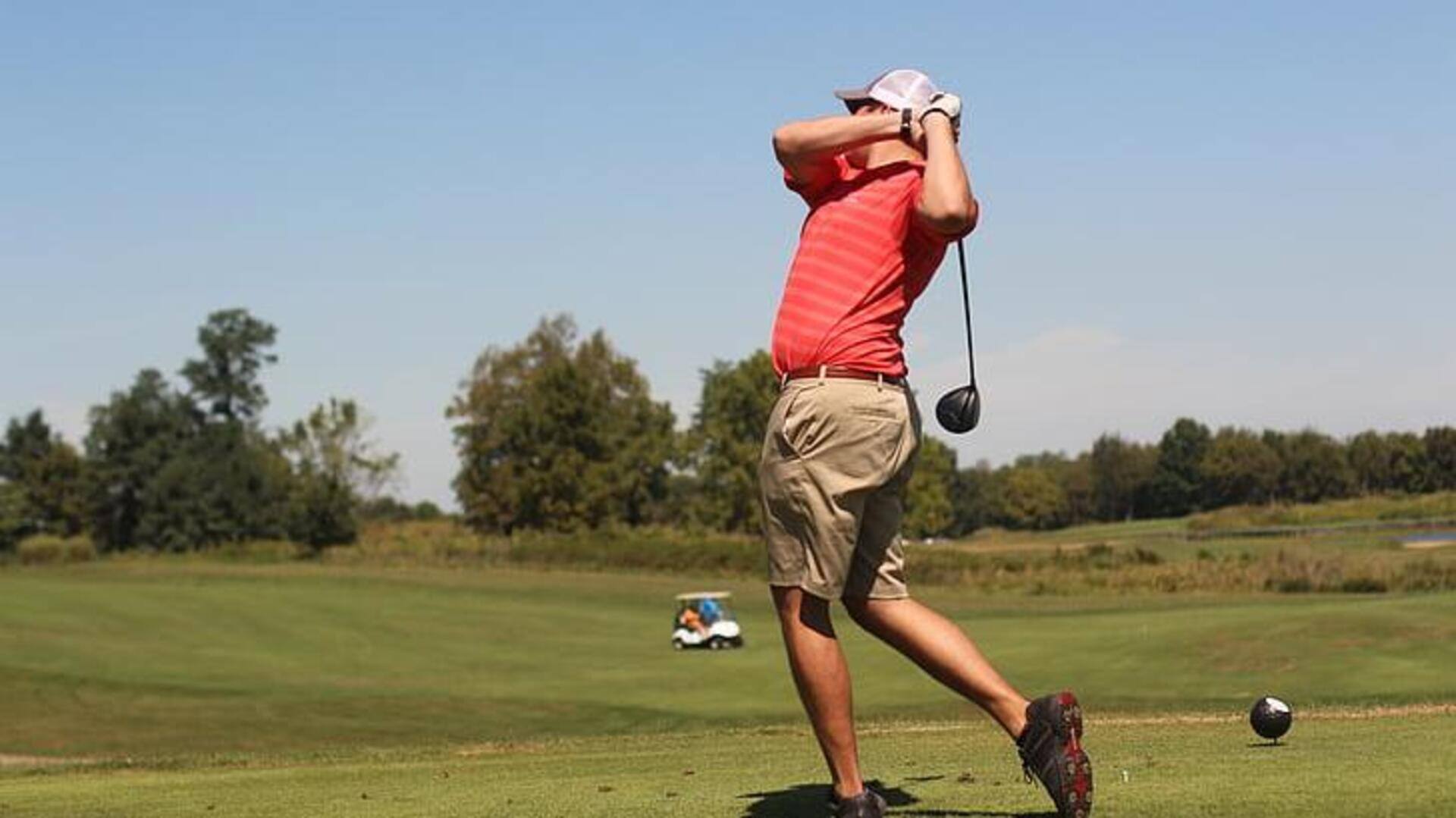 Mengapa lapangan golf menggunakan perangkap pasir secara strategis?