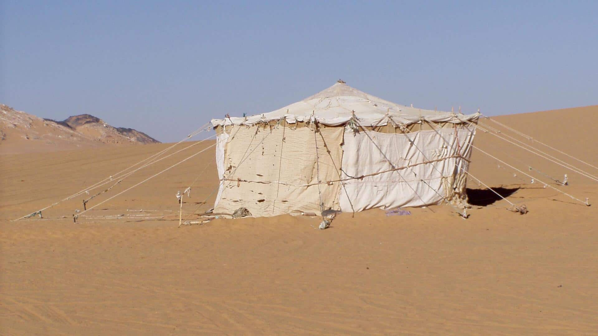 Menginap semalam di tenda Bedouin Sahara