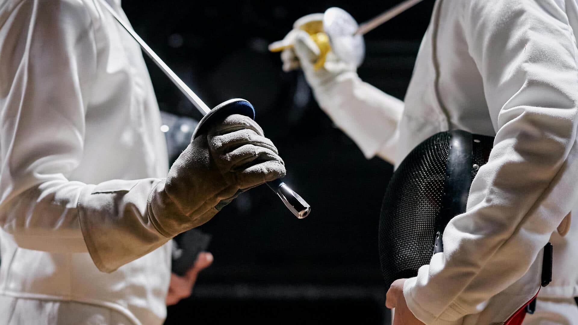 Mengapa pedang anggar fleksibel dan tidak kaku?