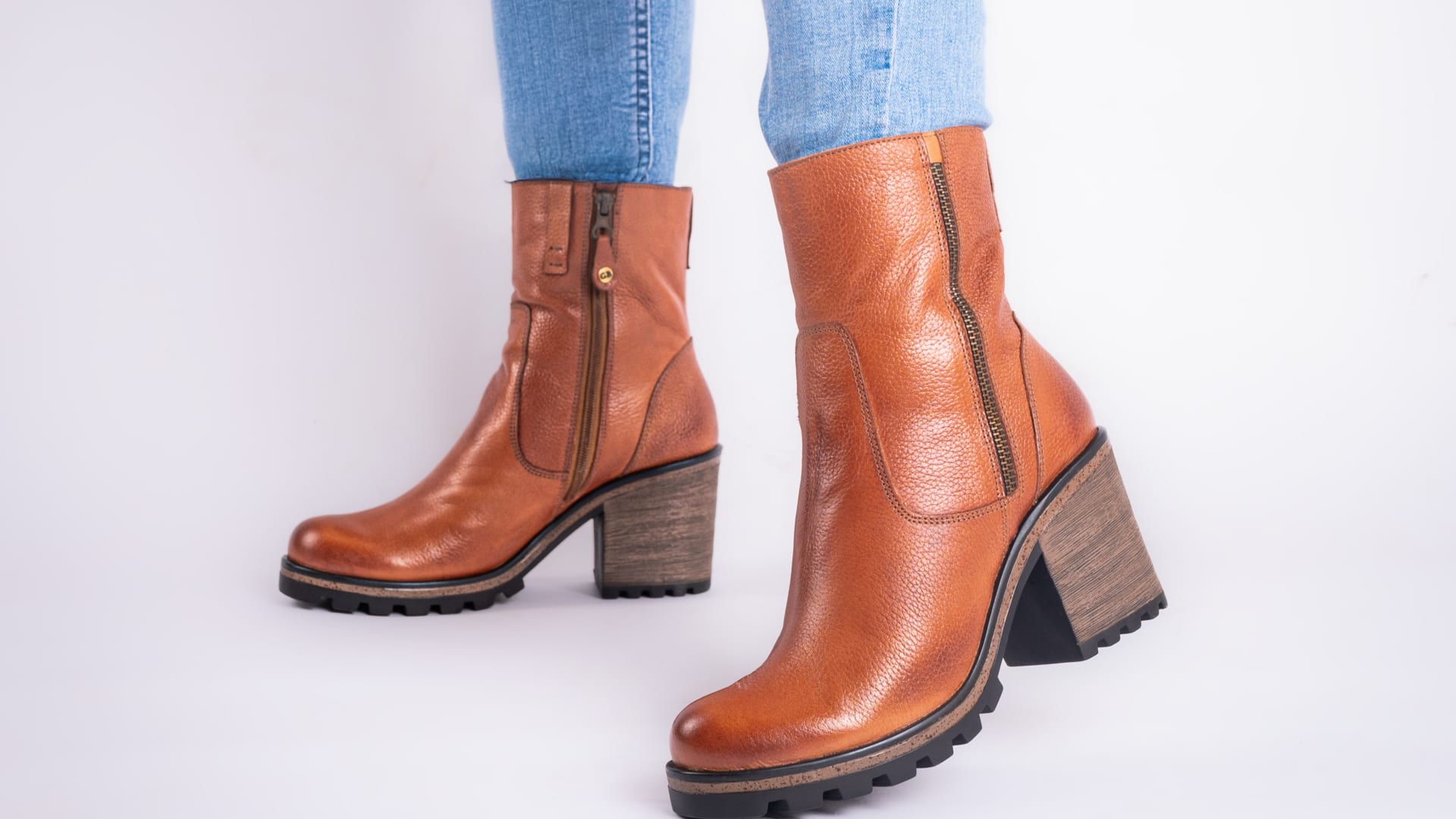 Gaya klasik memadukan Ankle Boots di musim gugur