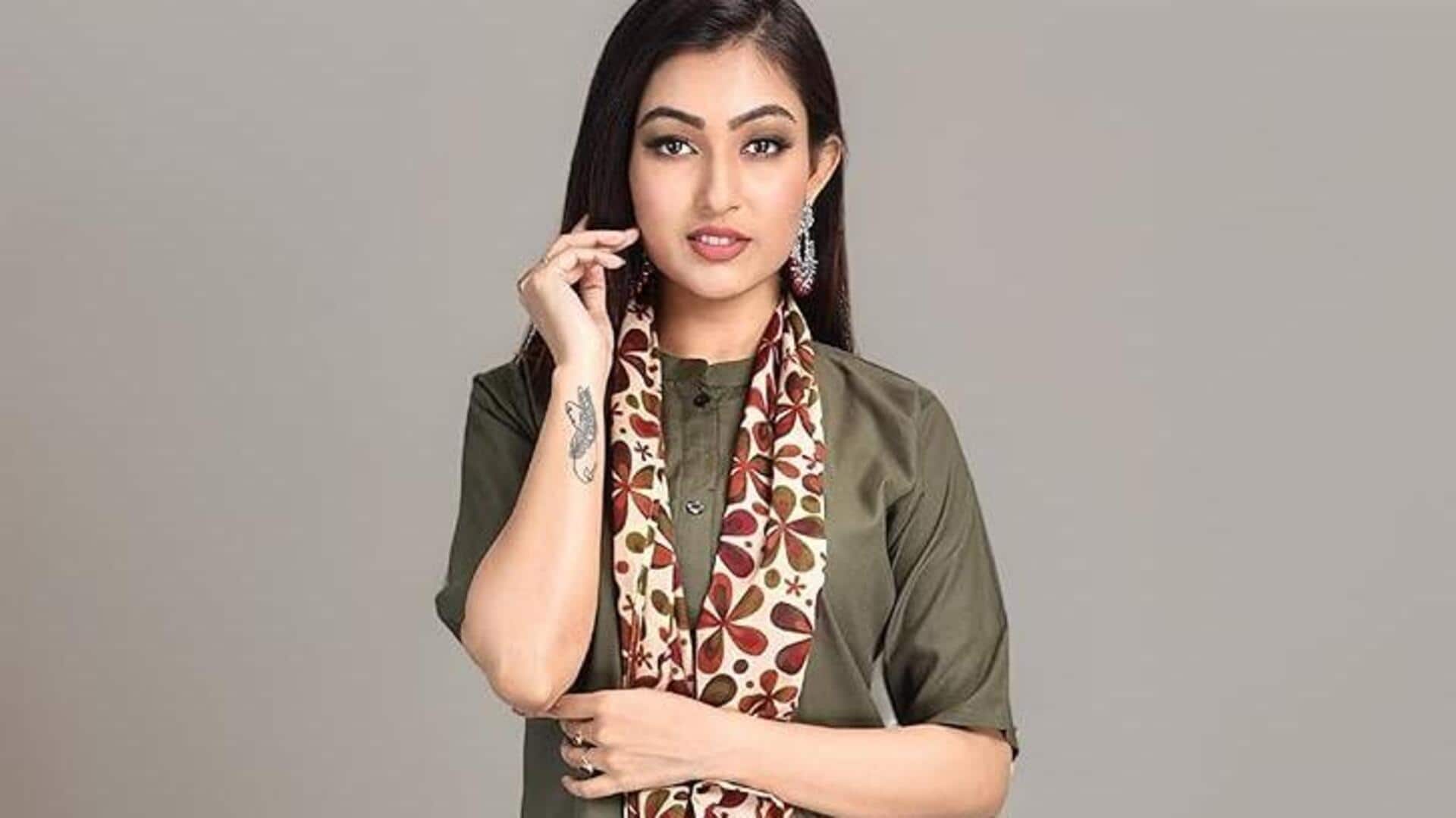 Cara kreatif memadukan Kurti katun polos dengan aksesori