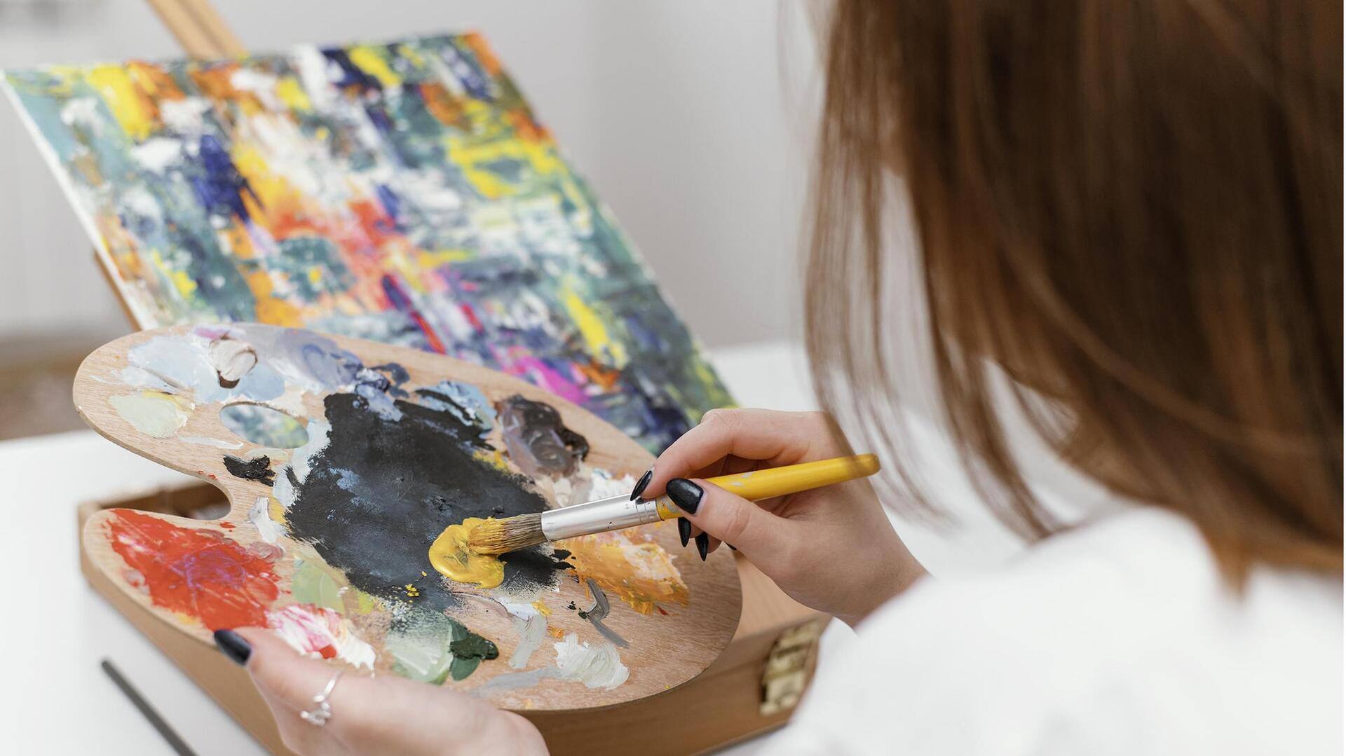 Ekspresikan Emosi melalui Teknik Lukisan Abstrak