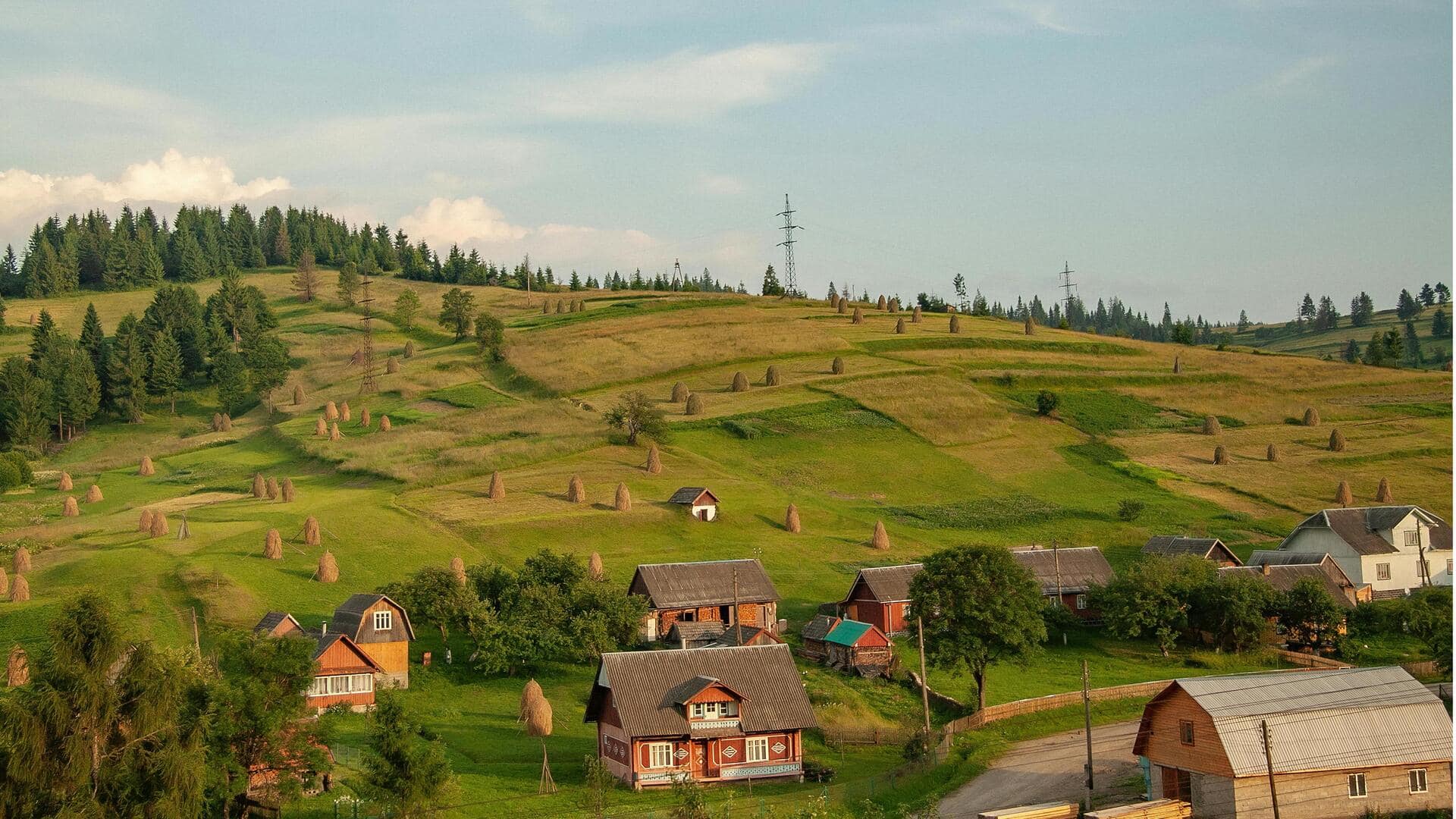 Desa-Desa Dongeng di Rumania dengan Bukit-Bukit yang Indah