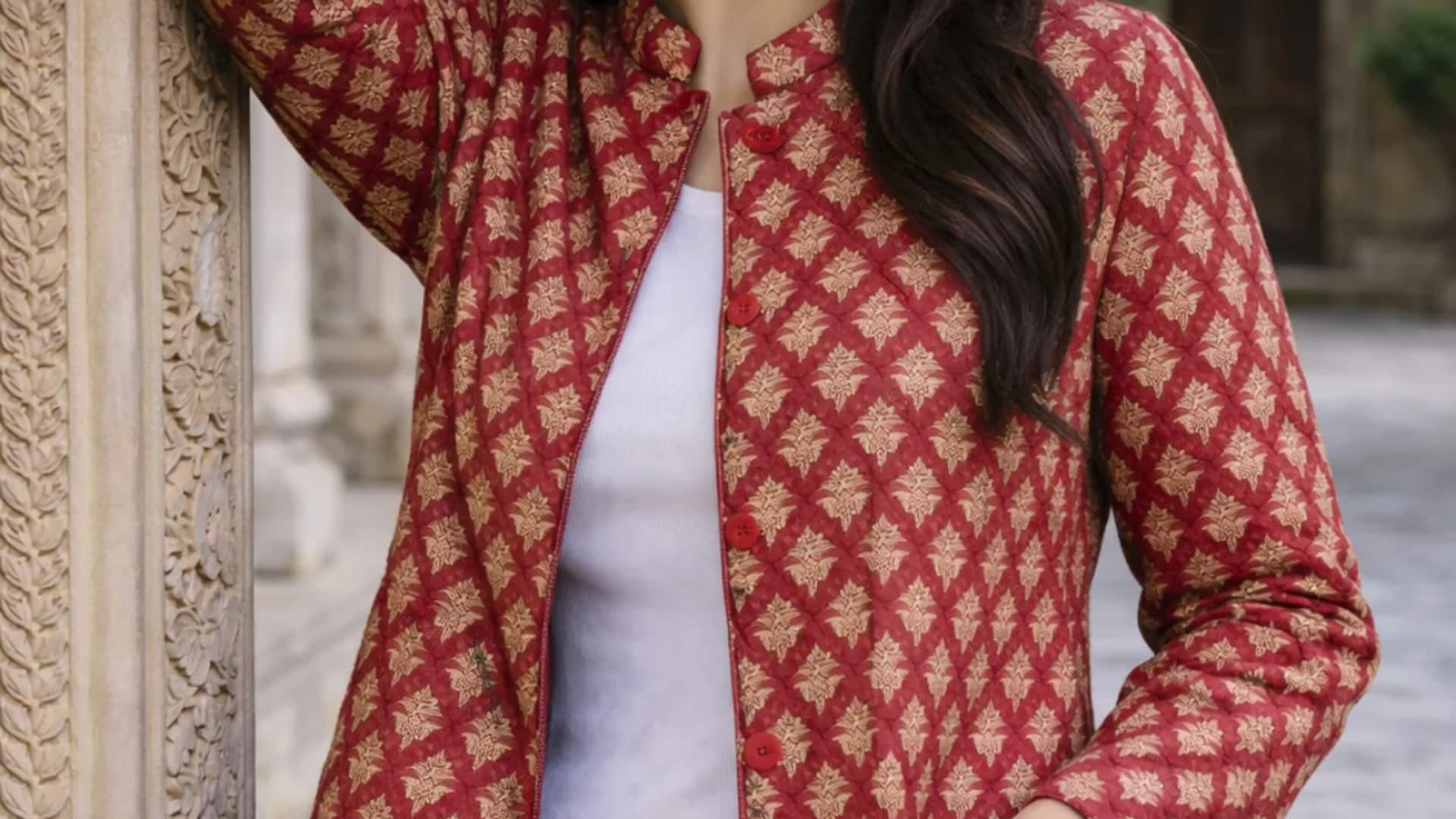 Jaket etnik untuk tampilan cantik India