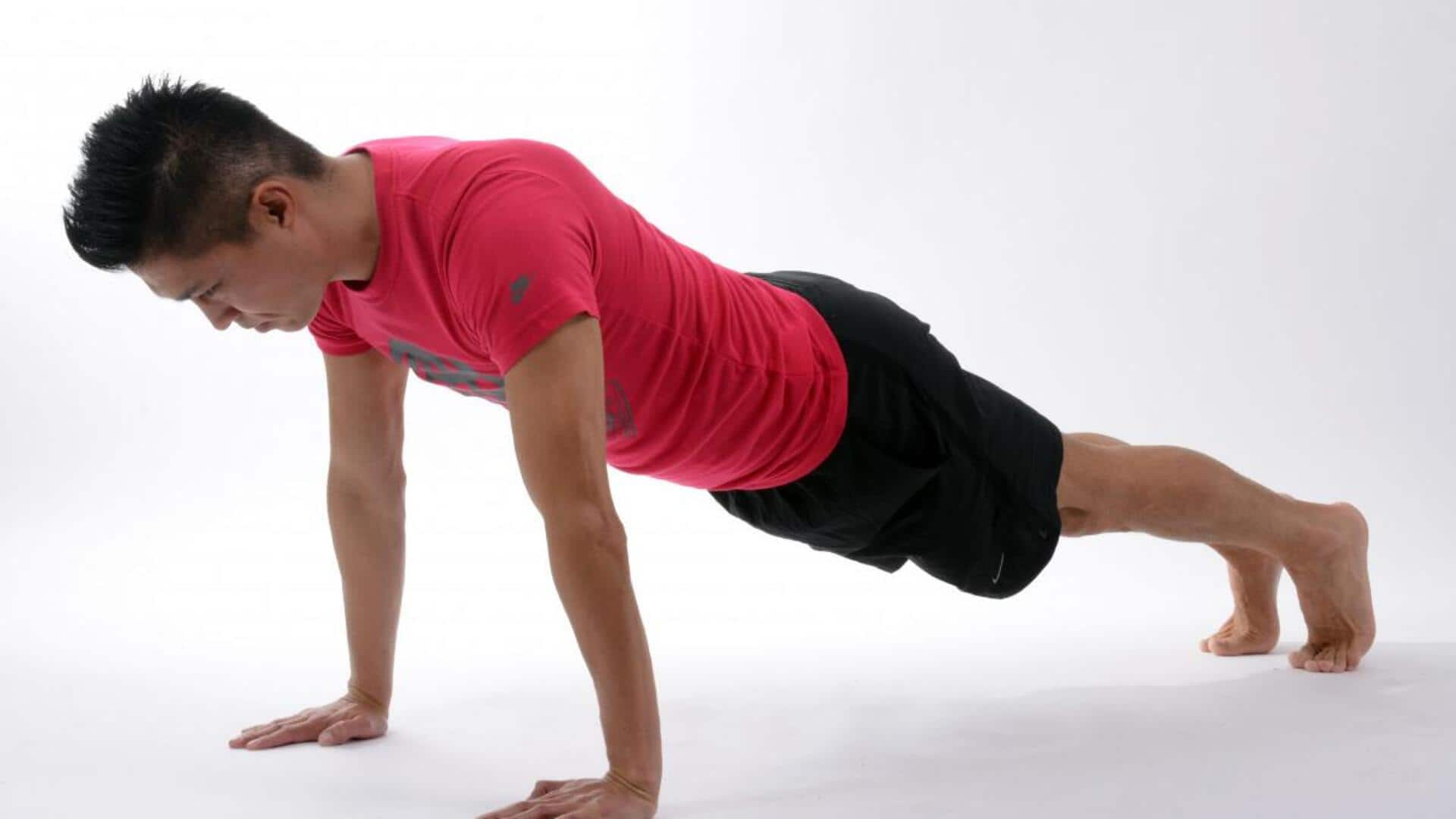 Menguatkan inti dengan Plank Up-downs