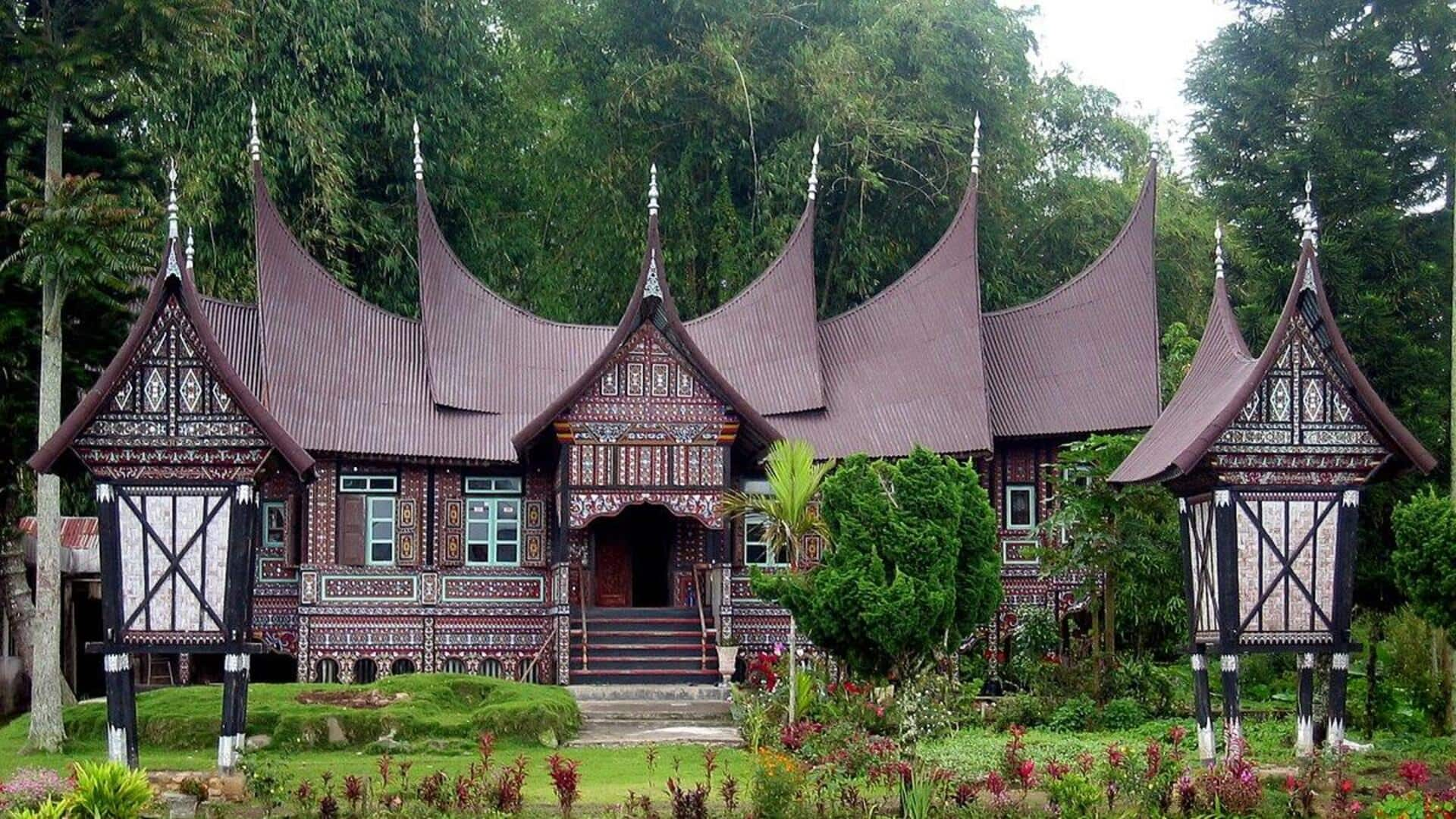 Keanggunan Tradisional Dari Rumah Gadang Minangkabau