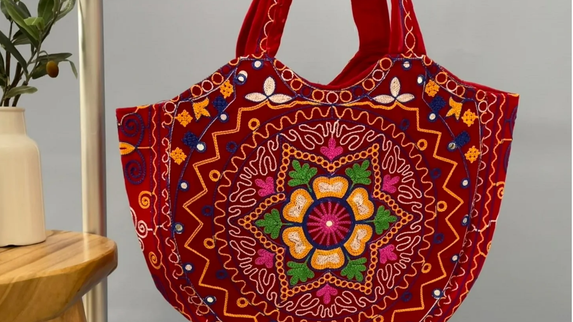 Tingkatkan gaya dengan aksesori tekstil India yang berkelanjutan