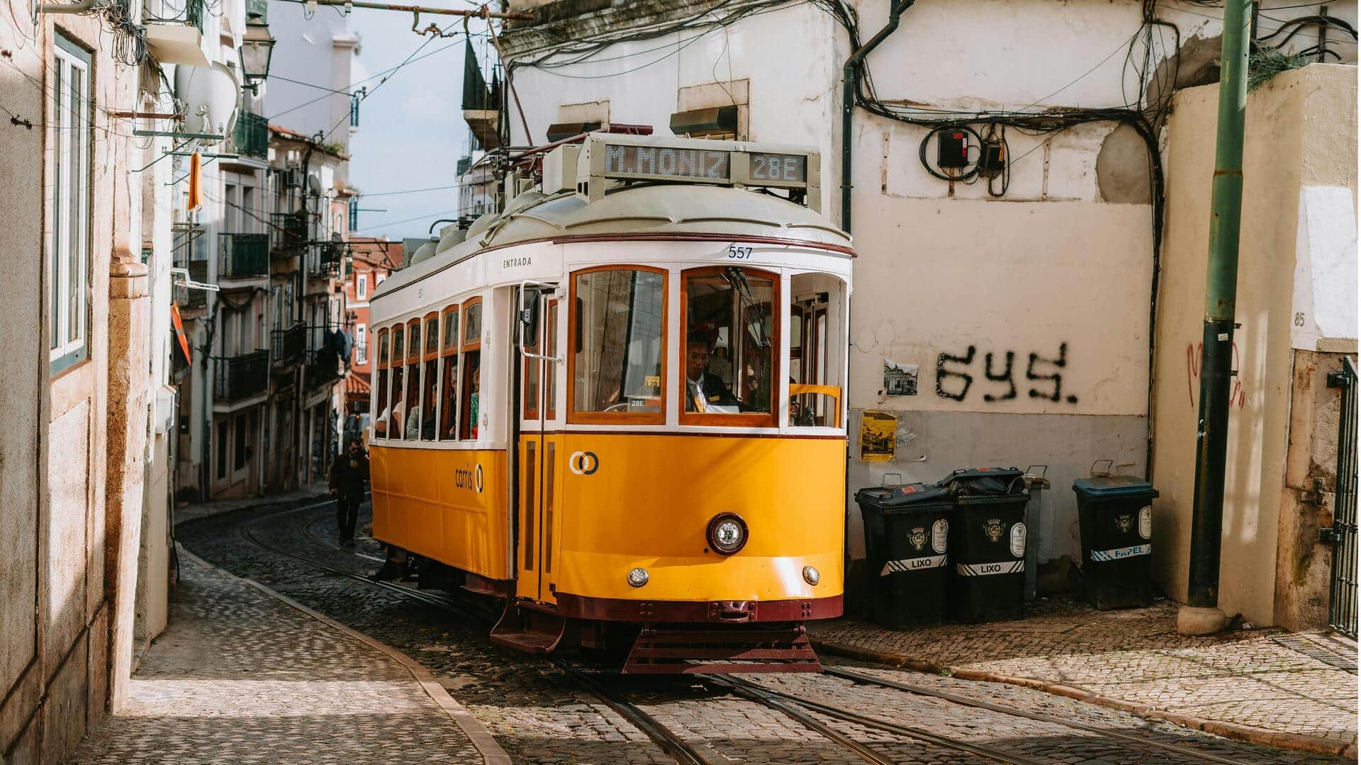 Menjelajahi Tram Unik di Lisbon: Perjalanan Penuh Gambar
