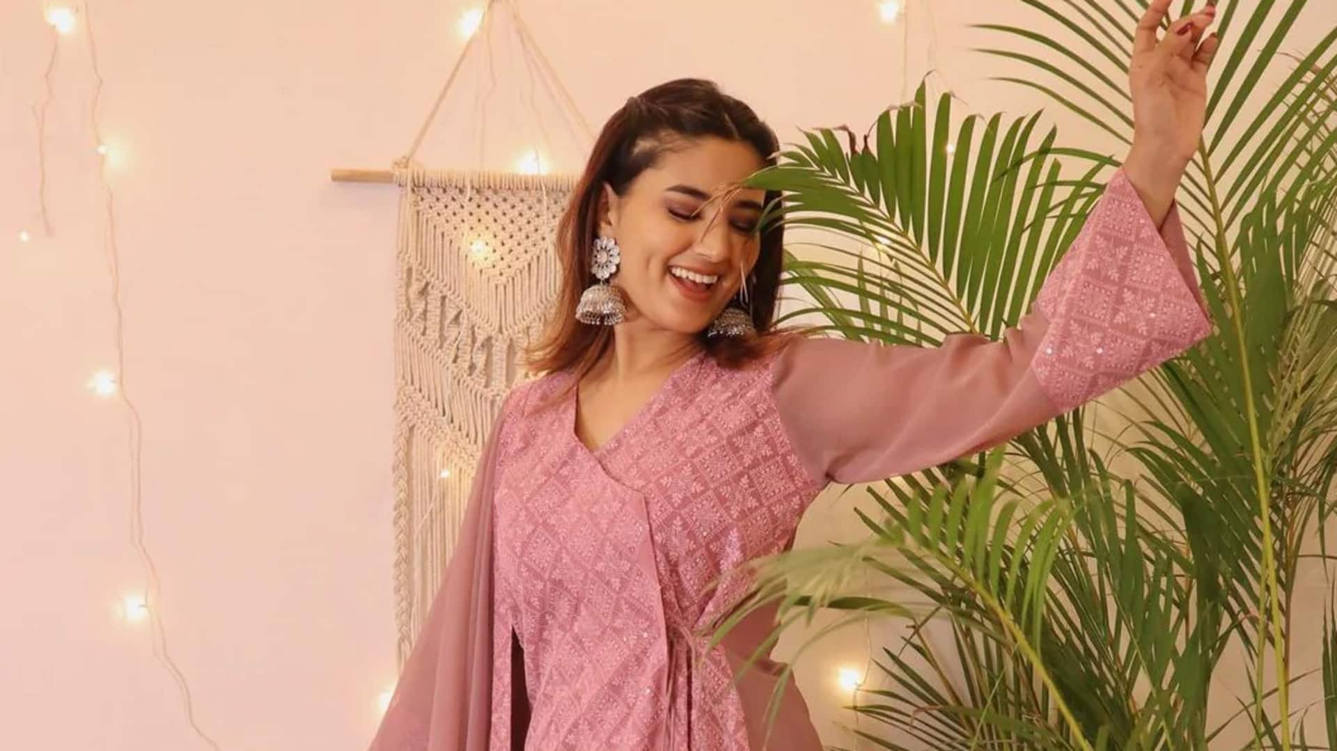 Lima gaya Angarkha Suit elegan untuk pertemuan musim dingin di India