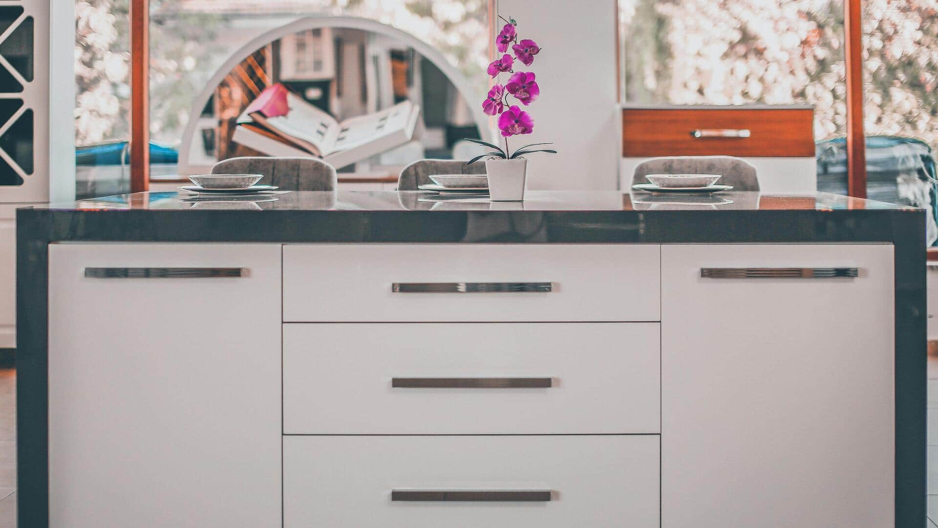 Ubah laci dapur menjadi pengatur kantor rumah Ubah laci dapur menjadi pengatur kantor rumah