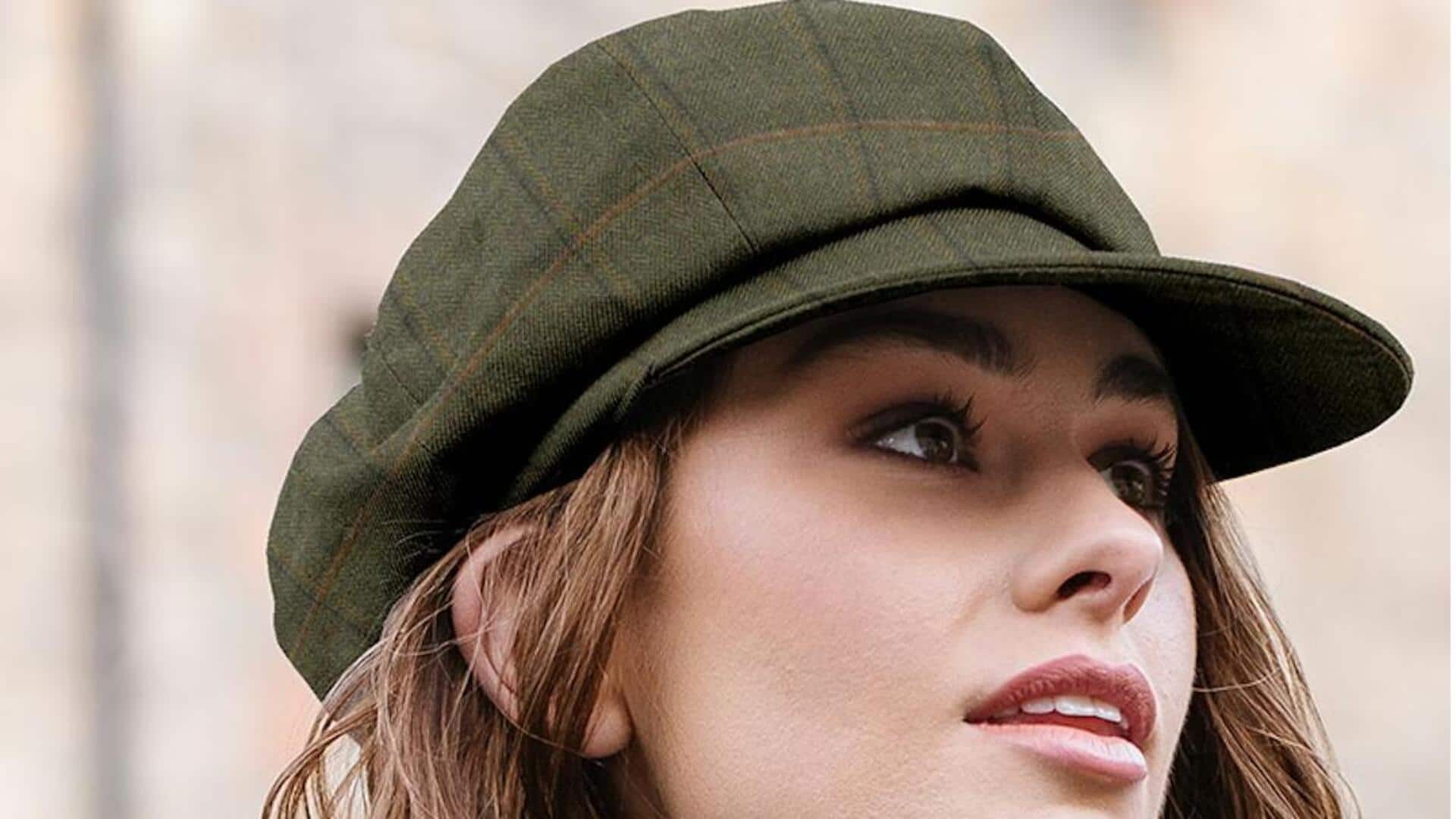 Pesona topi tweed: Lima cara memakainya di musim dingin ini