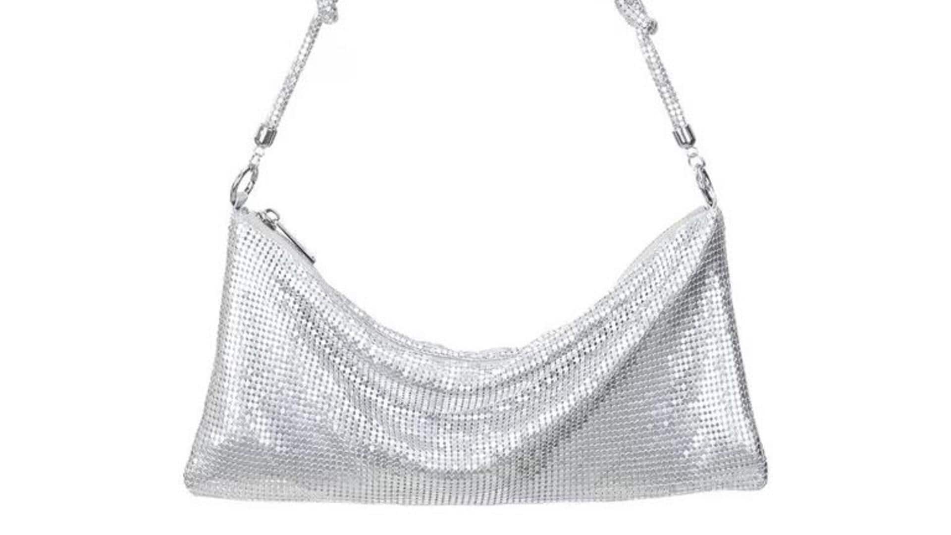 Lima gaya tas jala metalik untuk tampilan pesta India