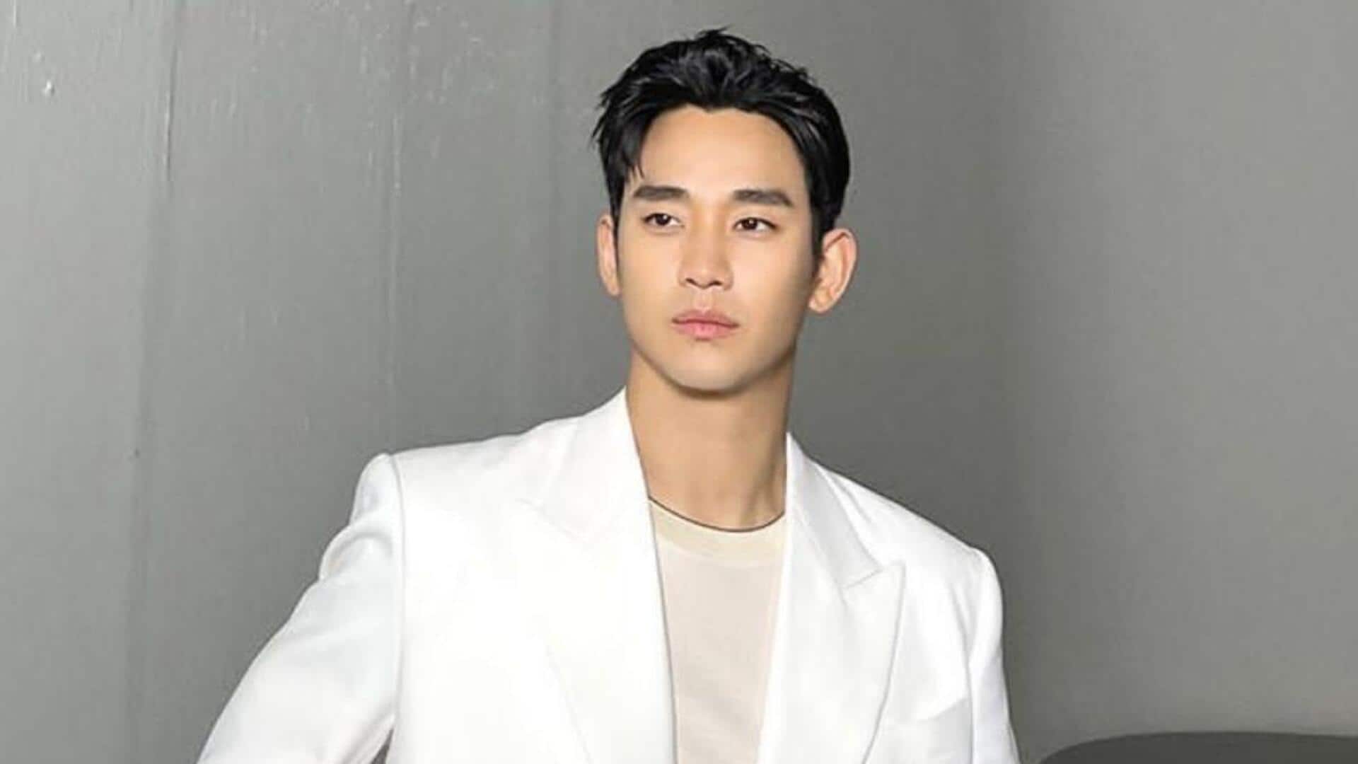 Lima lagu tak terduga yang memengaruhi gaya akting Kim Soo-hyun Lima lagu tak terduga yang memengaruhi gaya akting Kim Soo-hyun