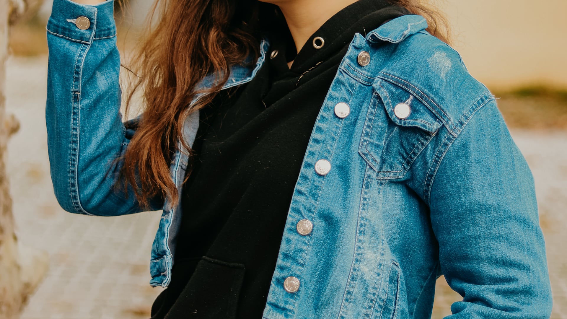 Jaket denim untuk gaya musim panas yang serbaguna