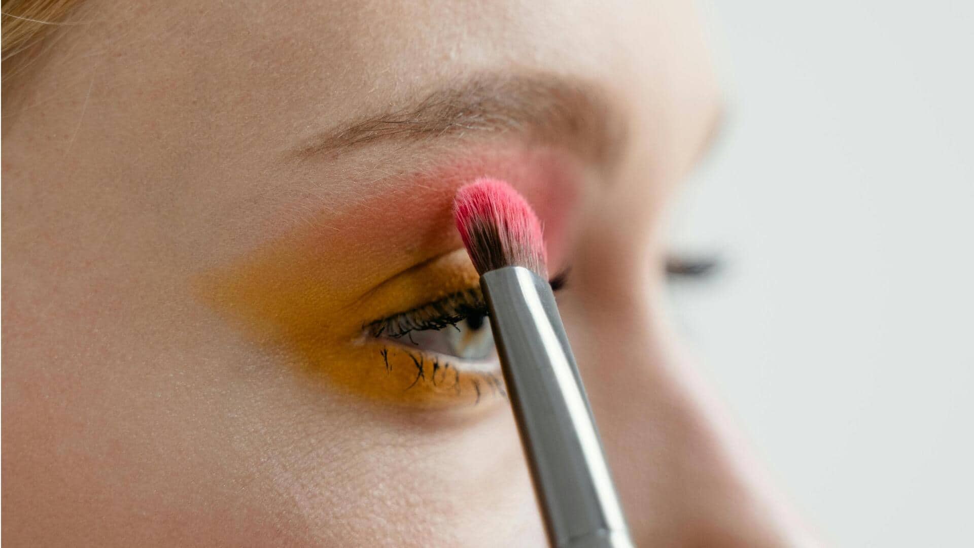 Rahasia makeup tahan lama di musim hujan