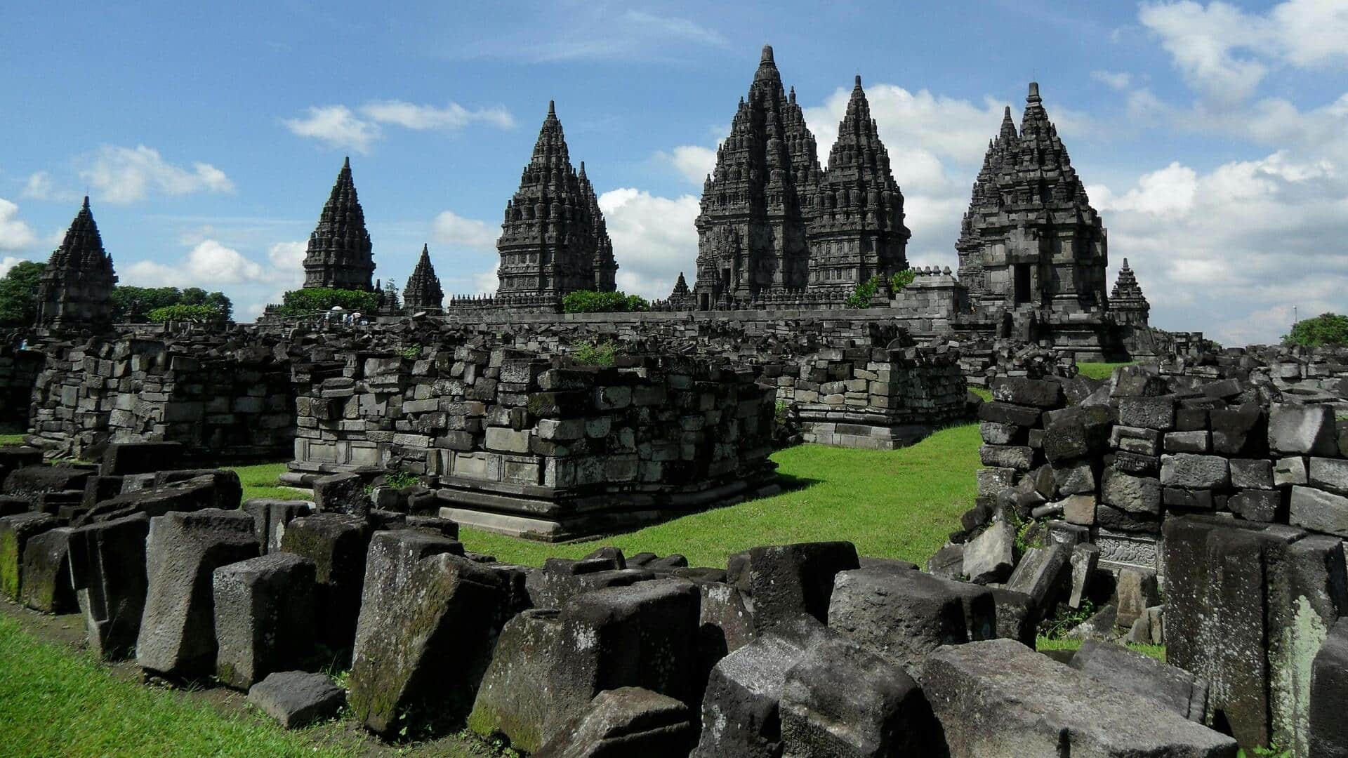 Menjelajahi Candi Kuno Yogyakarta: Sejarah di Luar Borobudur Menjelajahi Candi Kuno Yogyakarta: Sejarah di Luar Borobudur