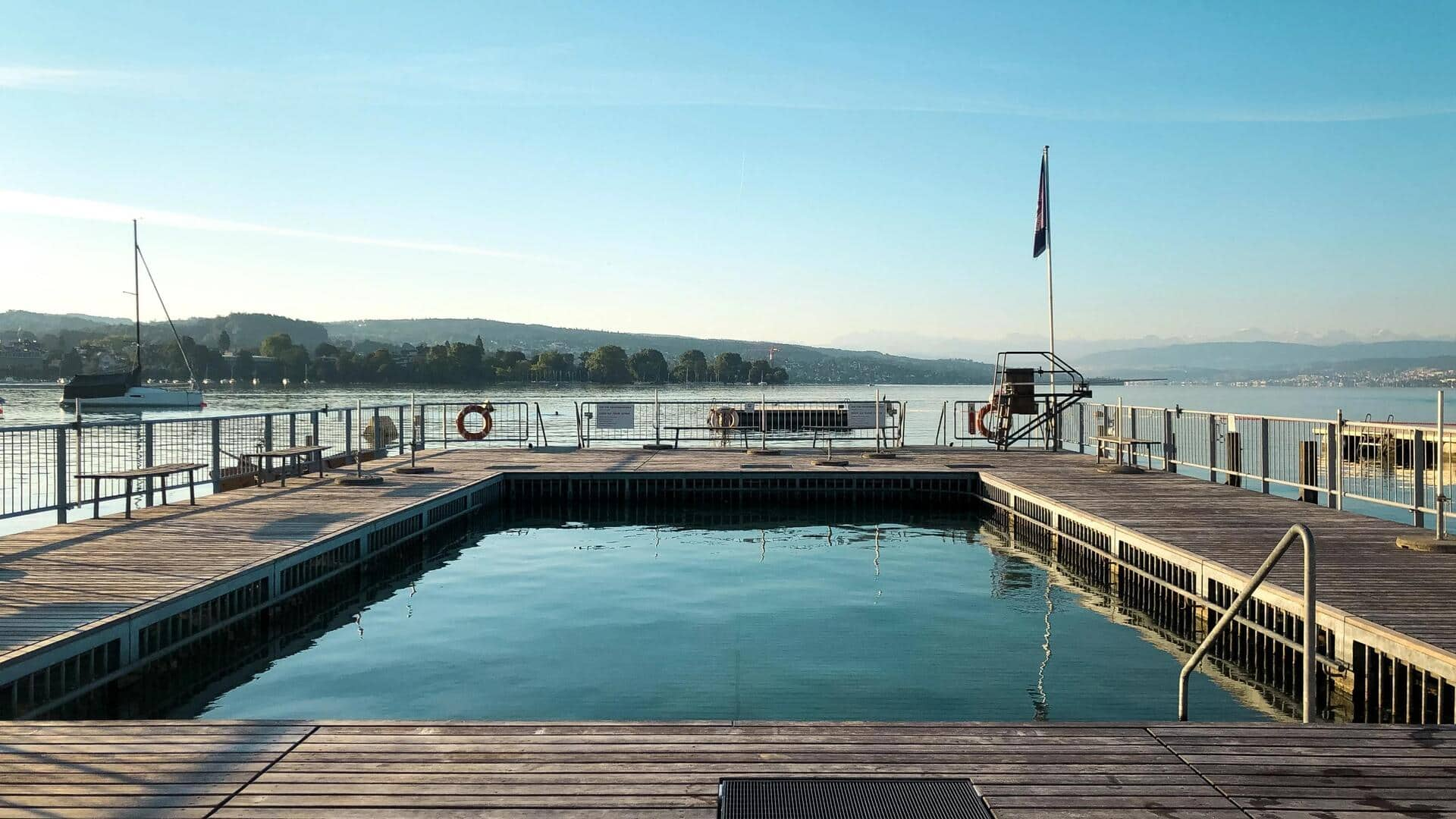 5 Lokasi Liburan Terbaik Di Tepi Danau Zurich