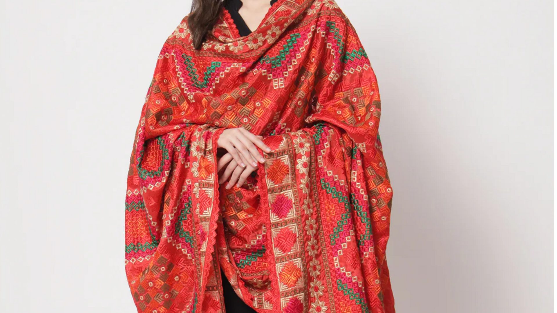 Cara memperindah gaya dengan selendang Phulkari vintage